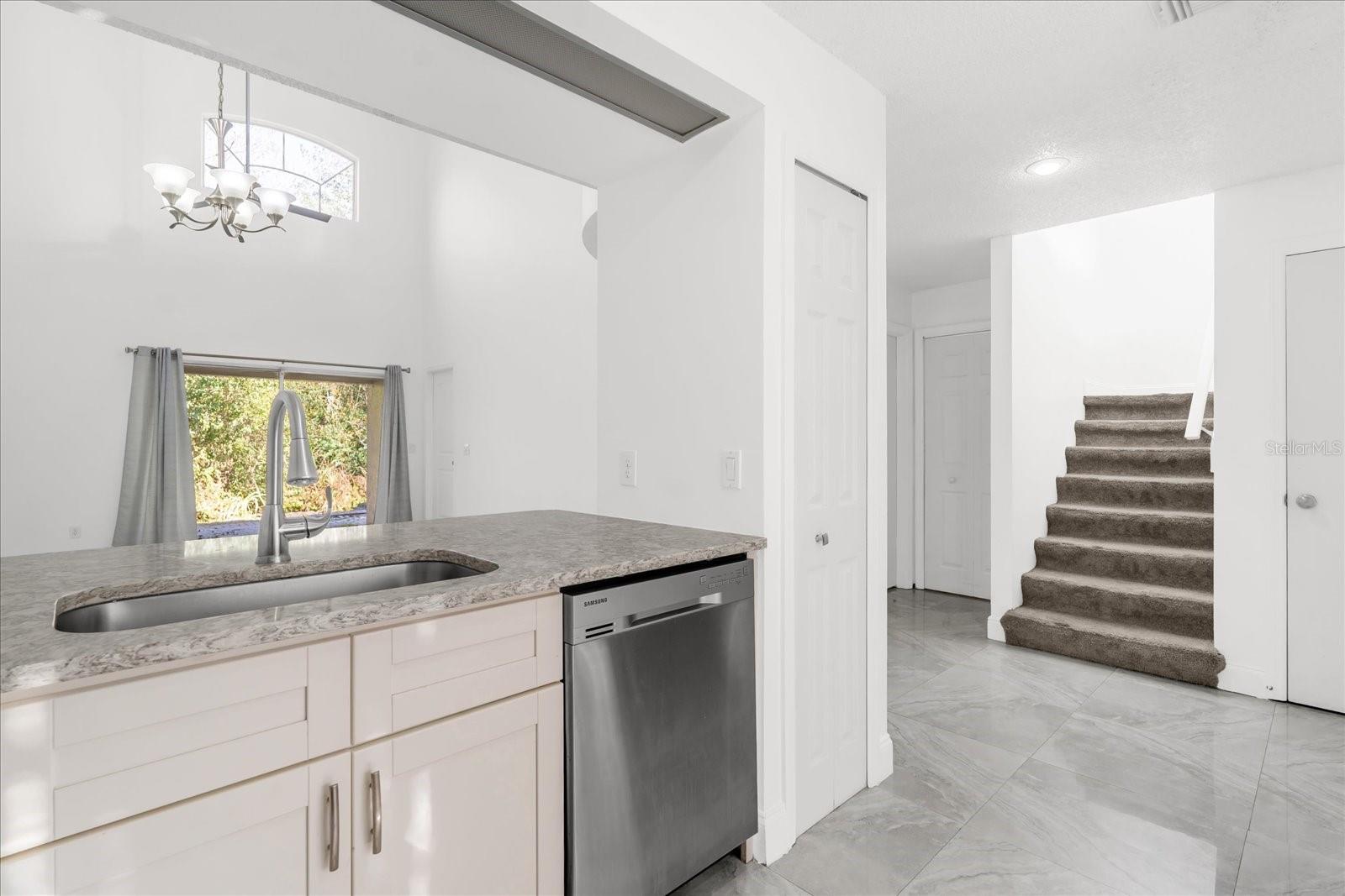 Image 10 of 23 For 14852 Laguna Beach Circle