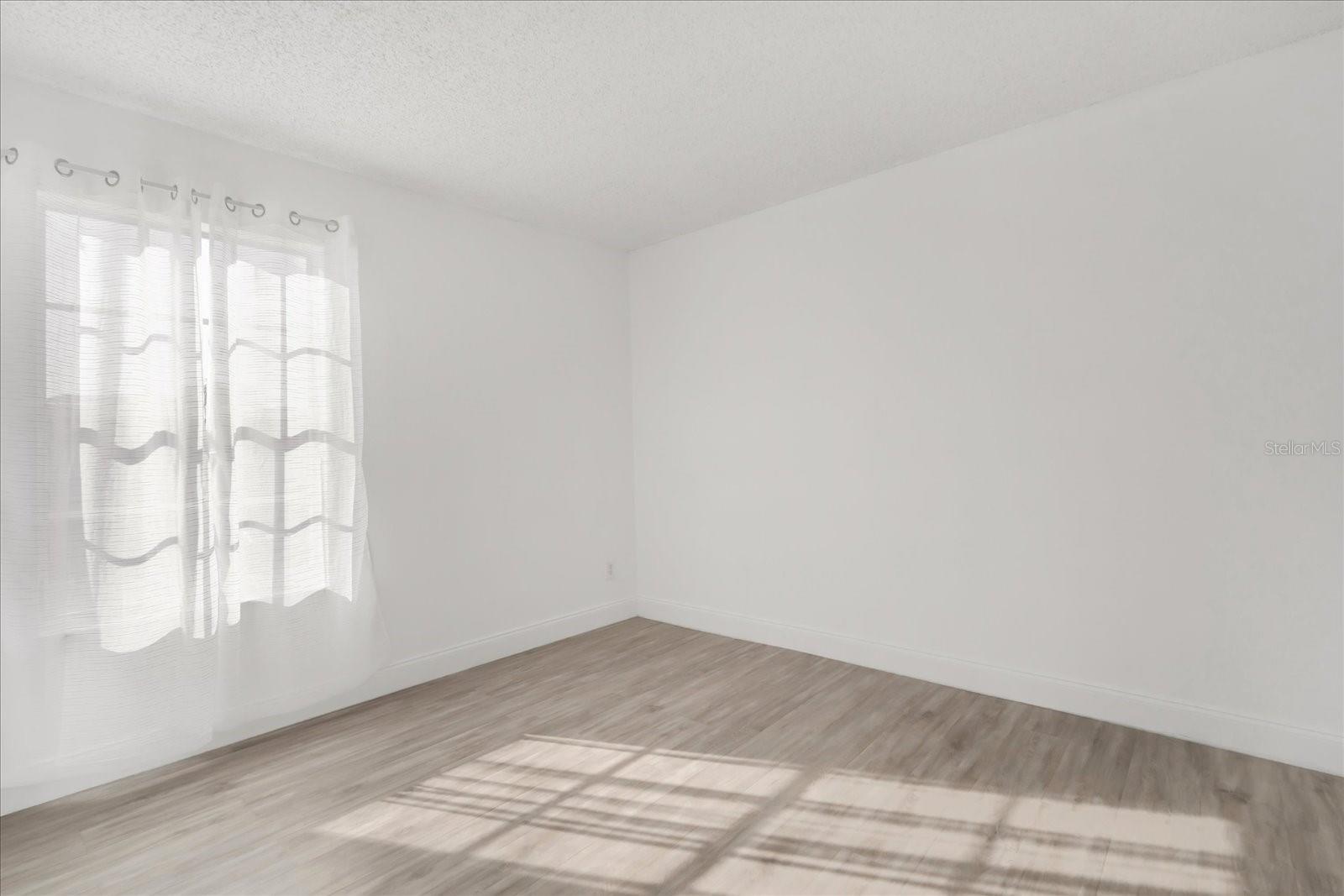 Image 17 of 23 For 14852 Laguna Beach Circle