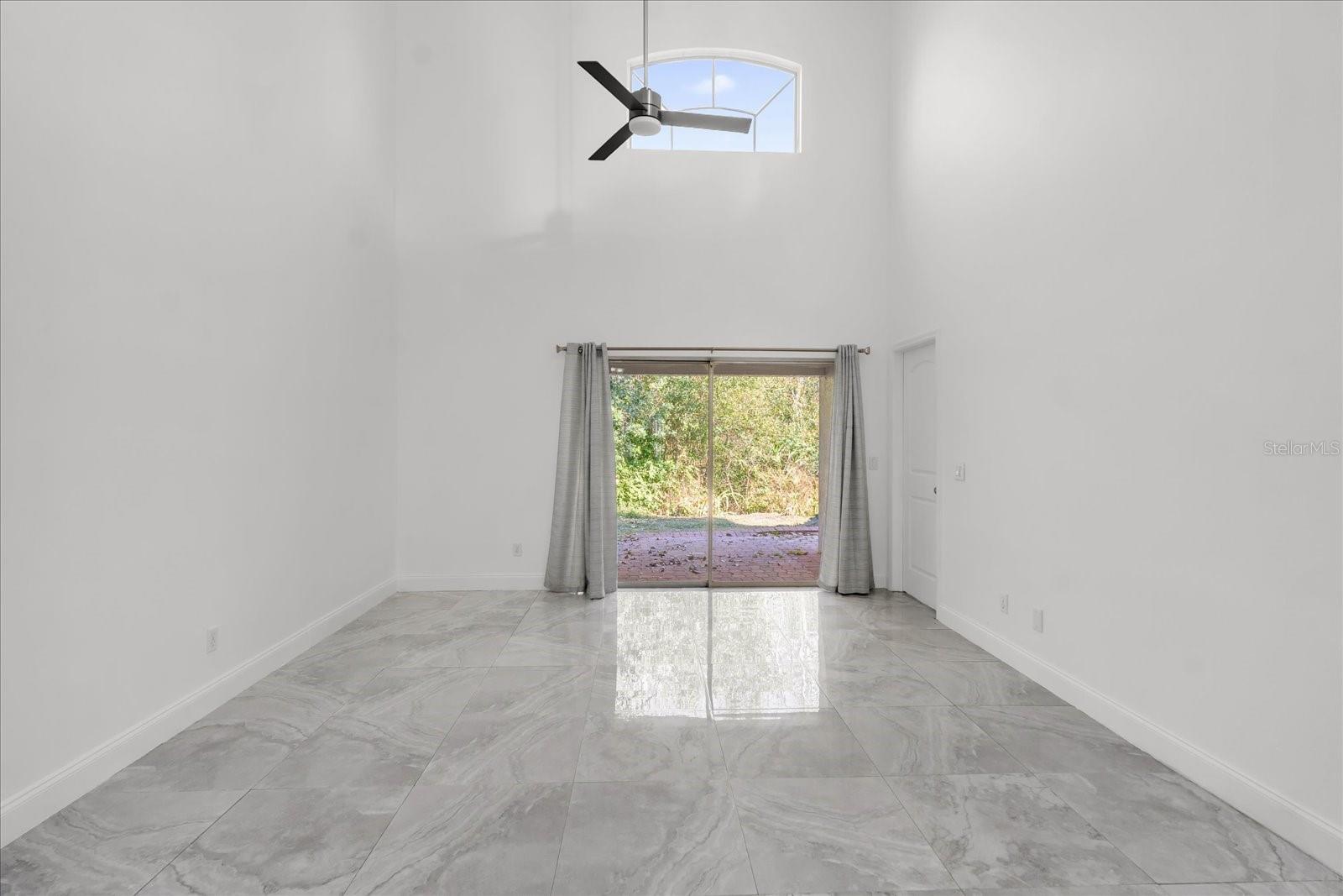 Image 4 of 23 For 14852 Laguna Beach Circle