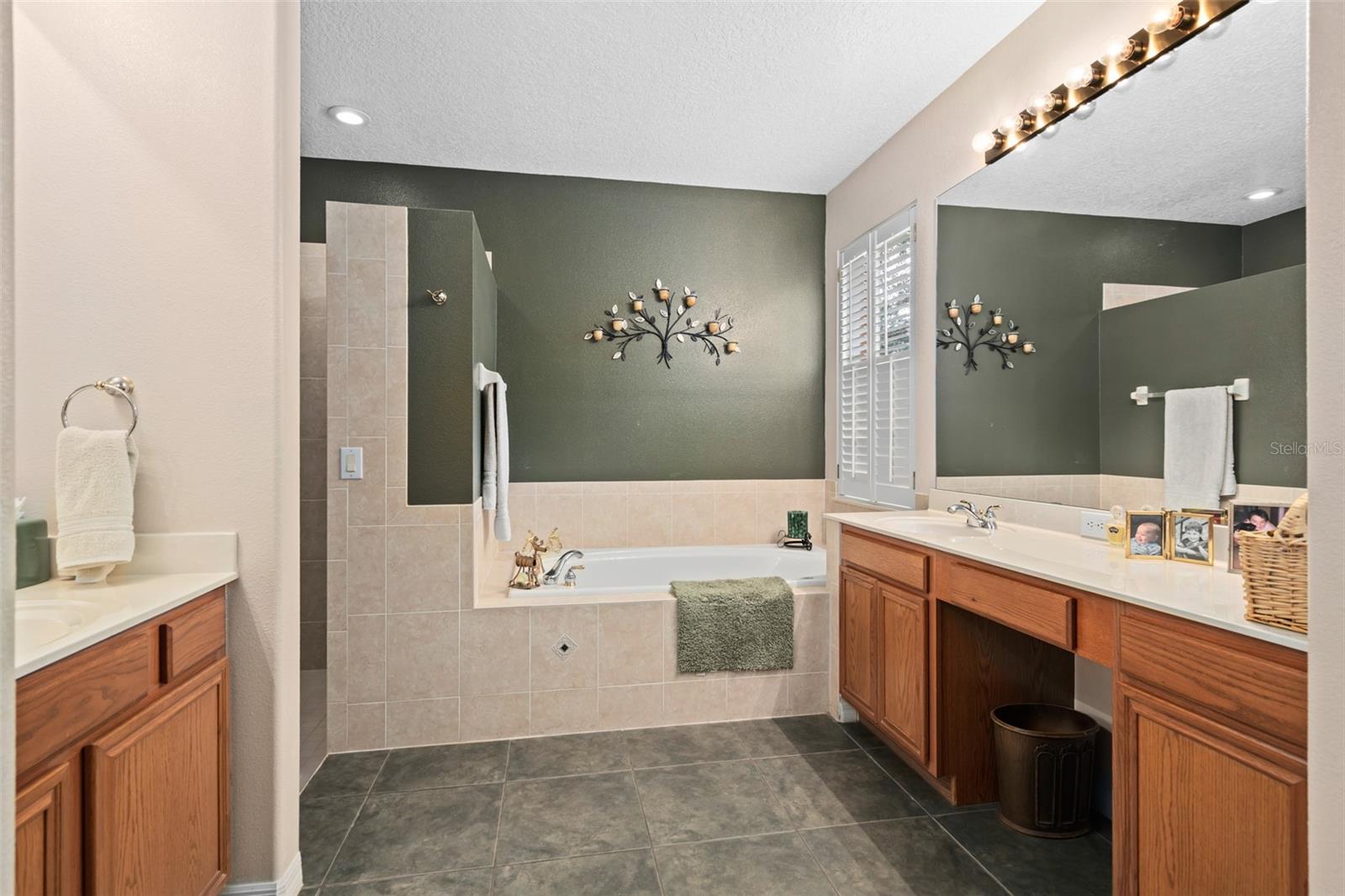 Image 22 of 46 For 595 Sand Wedge Loop