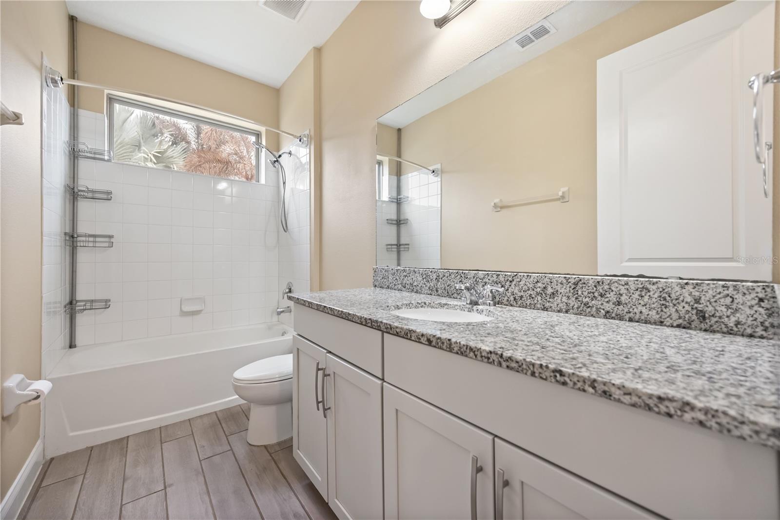 Image 21 of 63 For 8348 Vivaro Isle Way