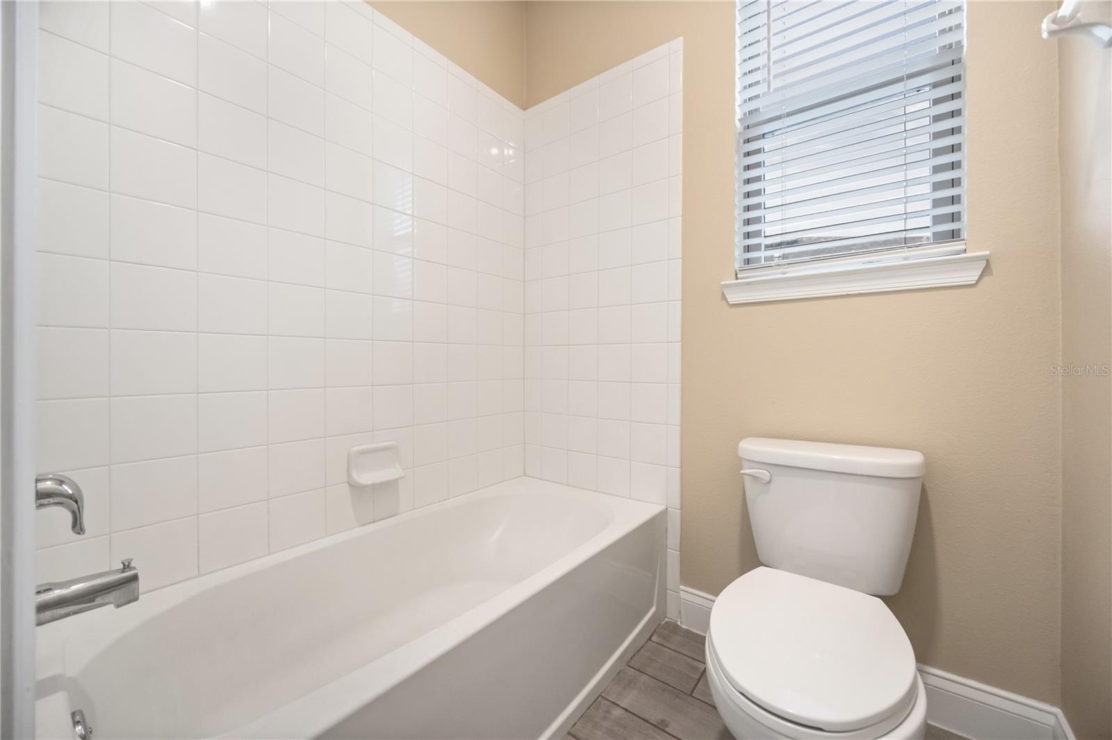 Image 30 of 63 For 8348 Vivaro Isle Way