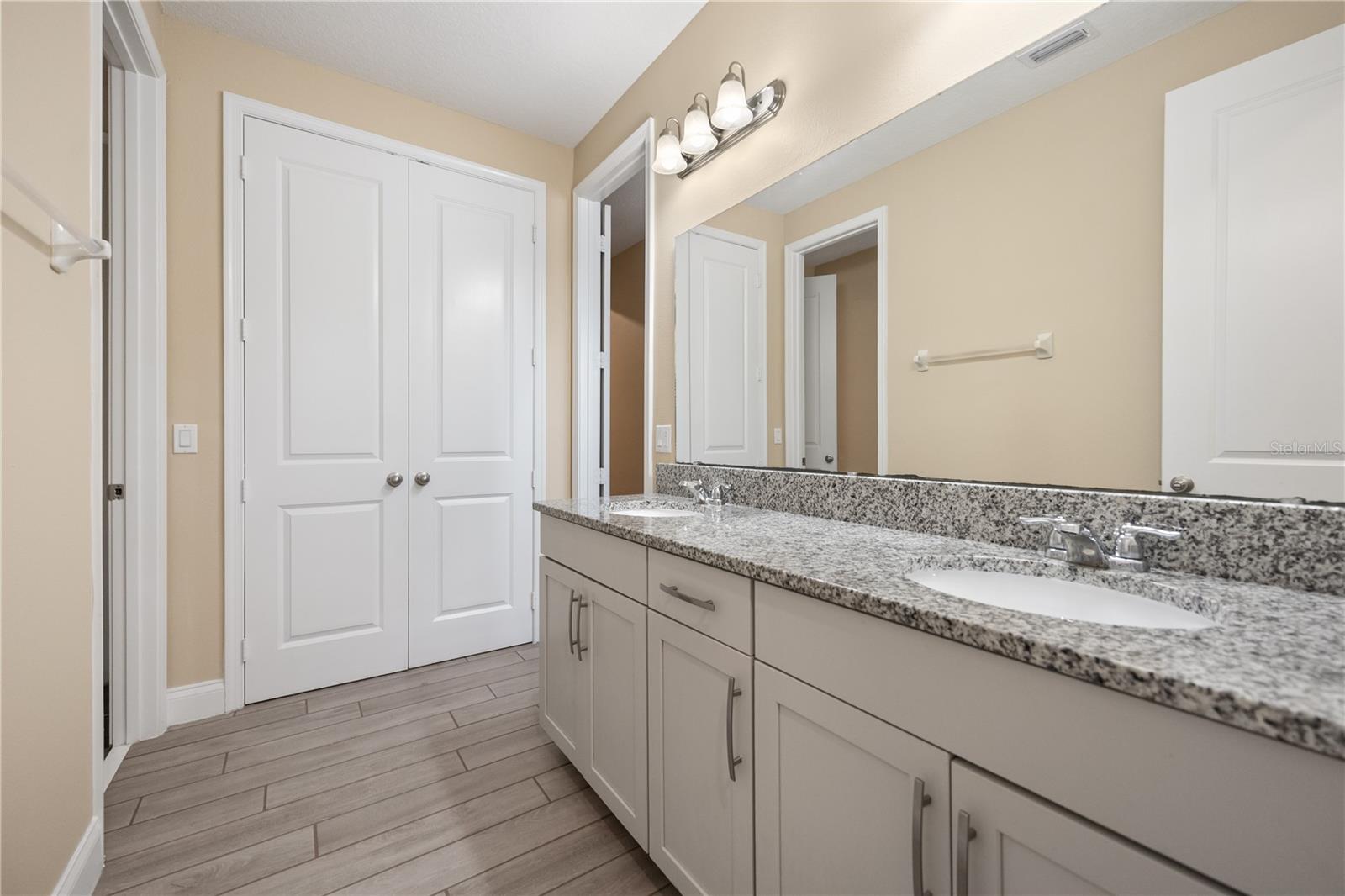 Image 31 of 63 For 8348 Vivaro Isle Way