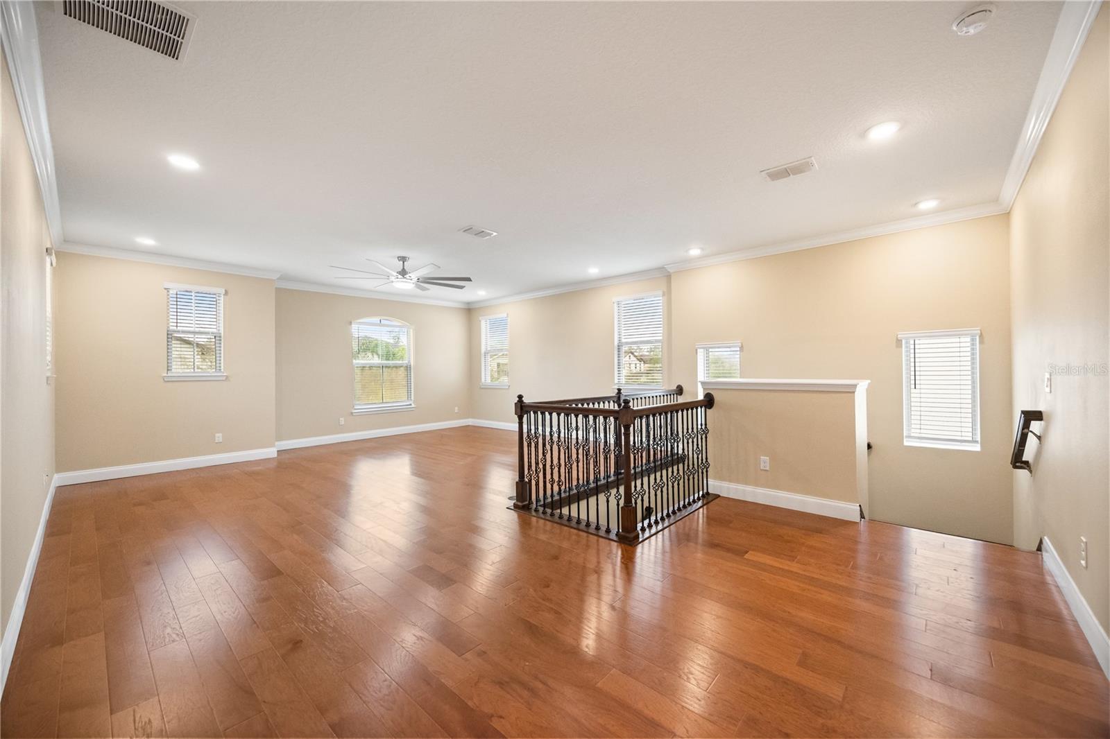 Image 38 of 63 For 8348 Vivaro Isle Way