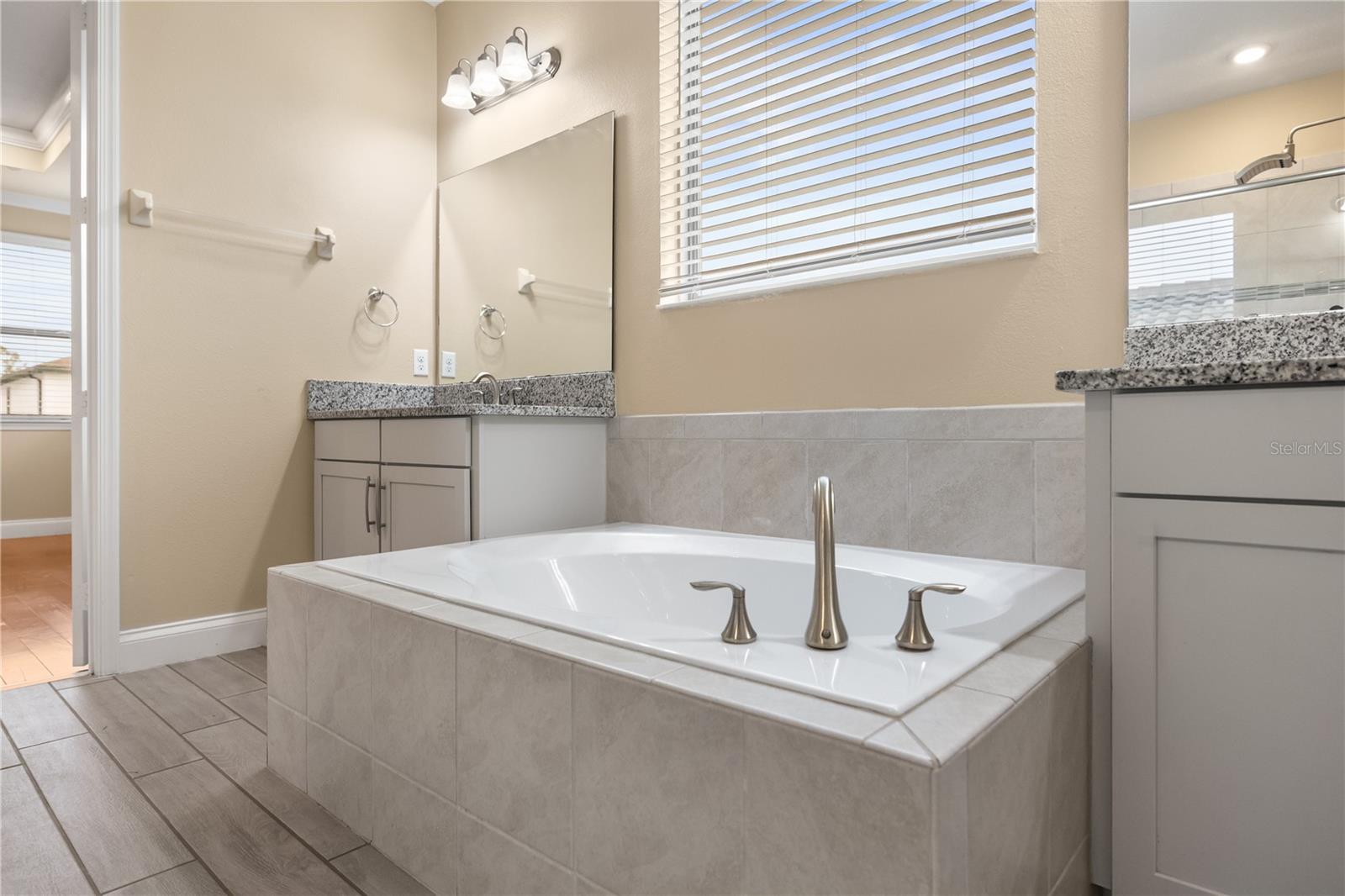 Image 49 of 63 For 8348 Vivaro Isle Way