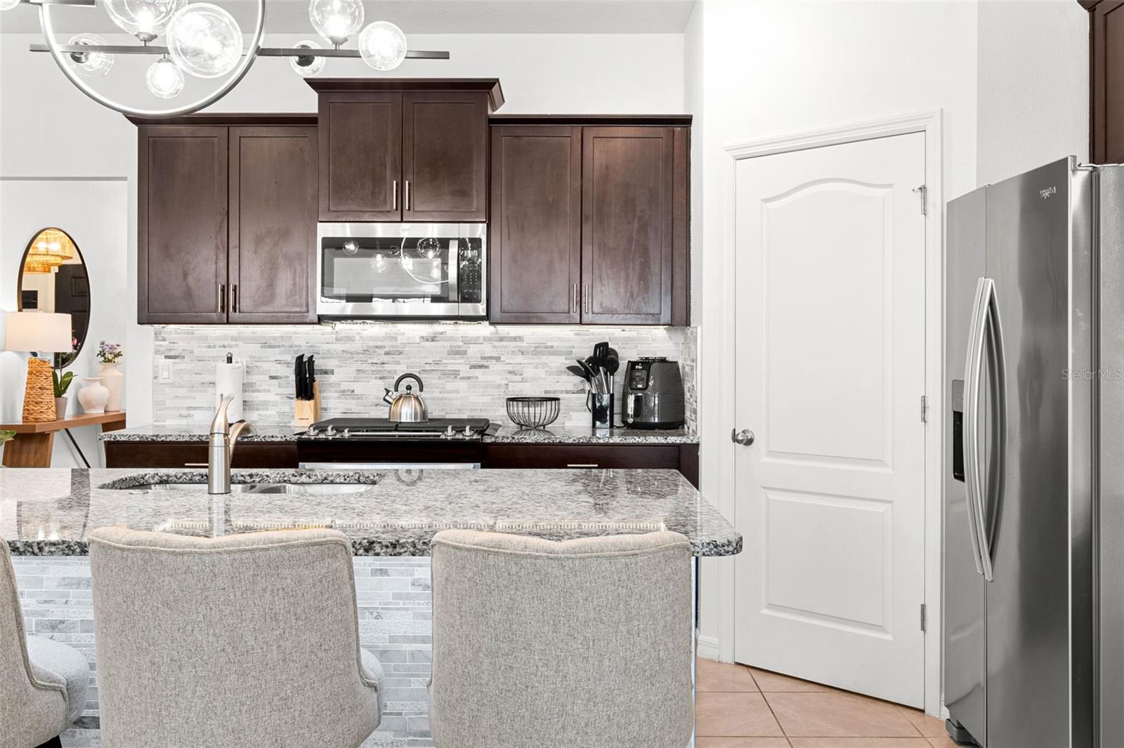 Image 16 of 76 For 7552 Oakmoss Loop