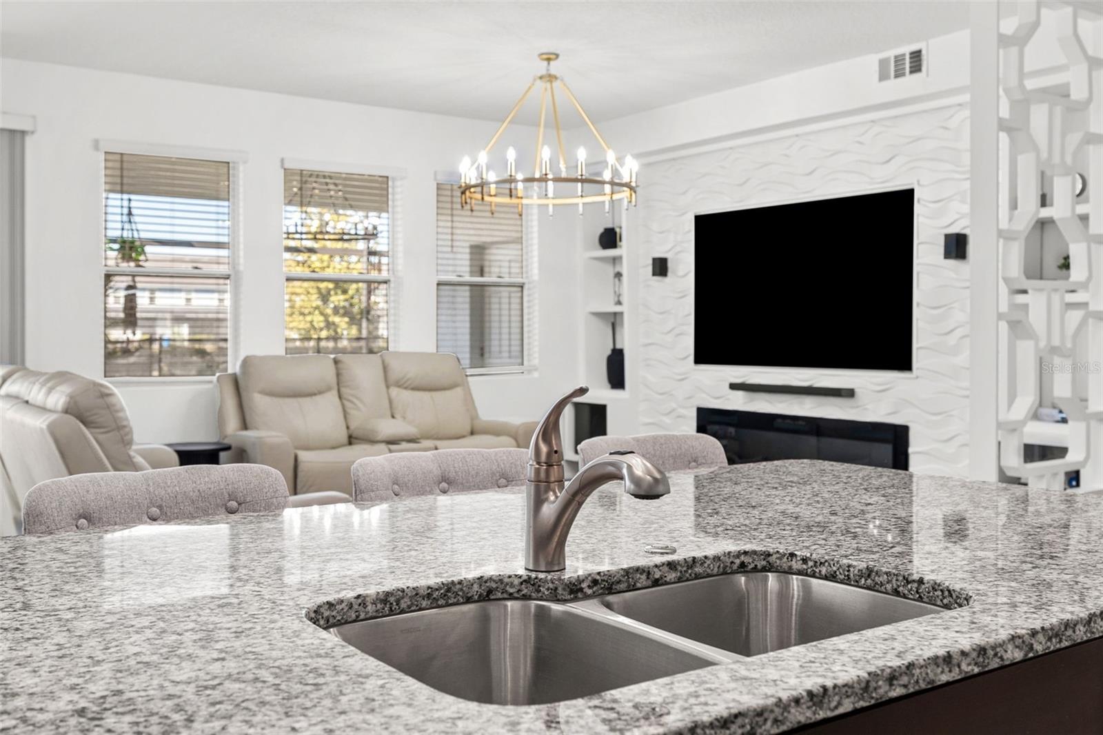 Image 18 of 76 For 7552 Oakmoss Loop