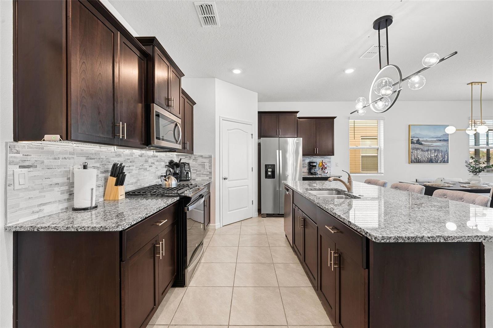 Image 19 of 76 For 7552 Oakmoss Loop