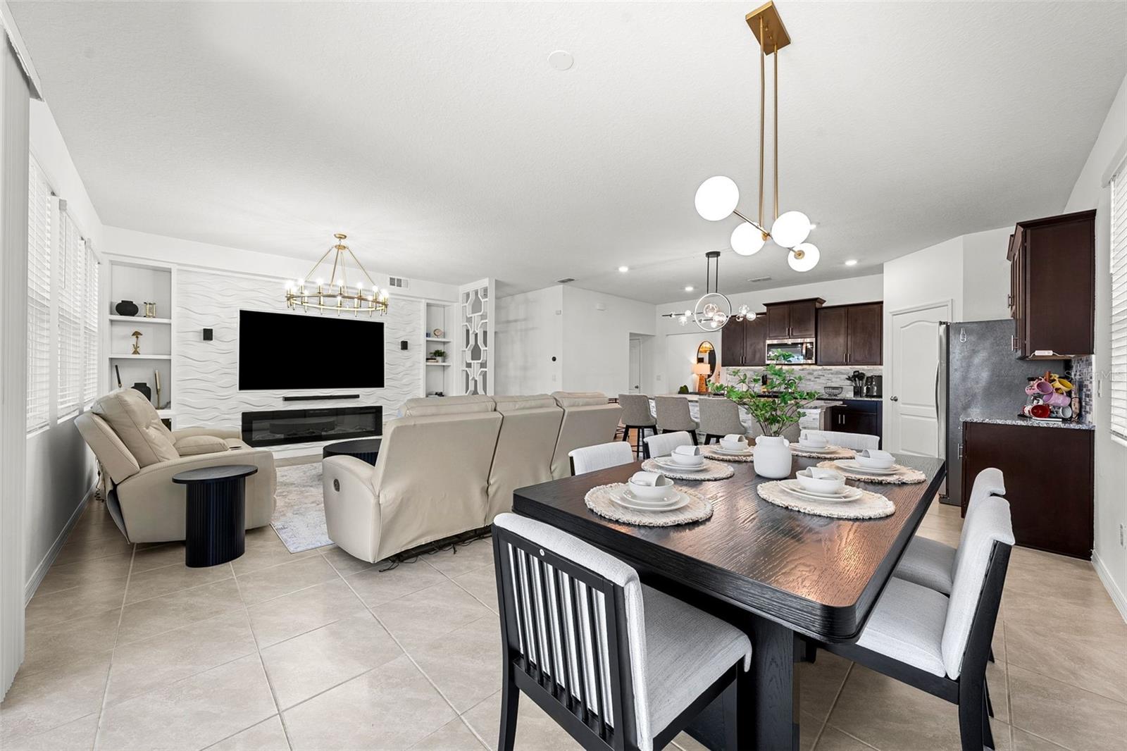 Image 23 of 76 For 7552 Oakmoss Loop