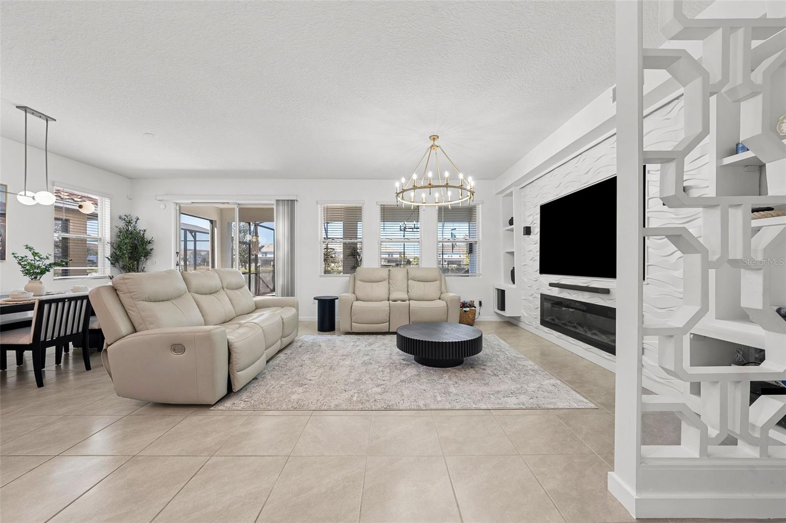 Image 24 of 76 For 7552 Oakmoss Loop