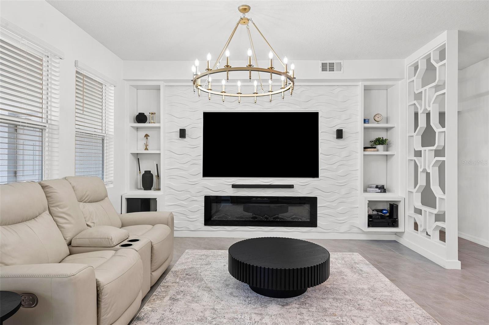 Image 26 of 76 For 7552 Oakmoss Loop