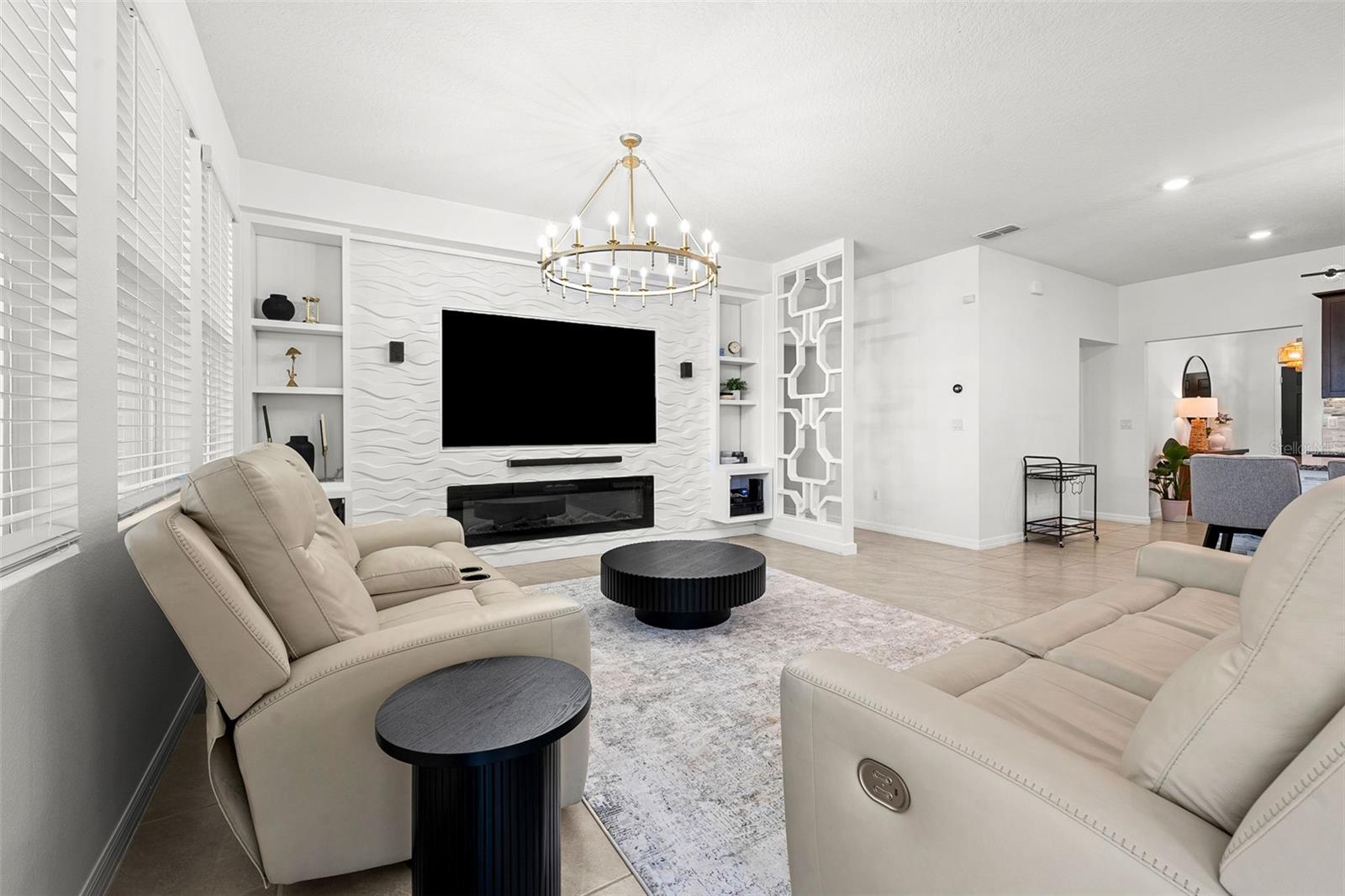 Image 29 of 76 For 7552 Oakmoss Loop