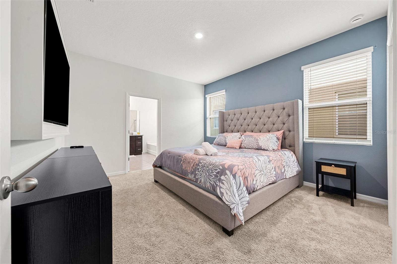 Image 31 of 76 For 7552 Oakmoss Loop