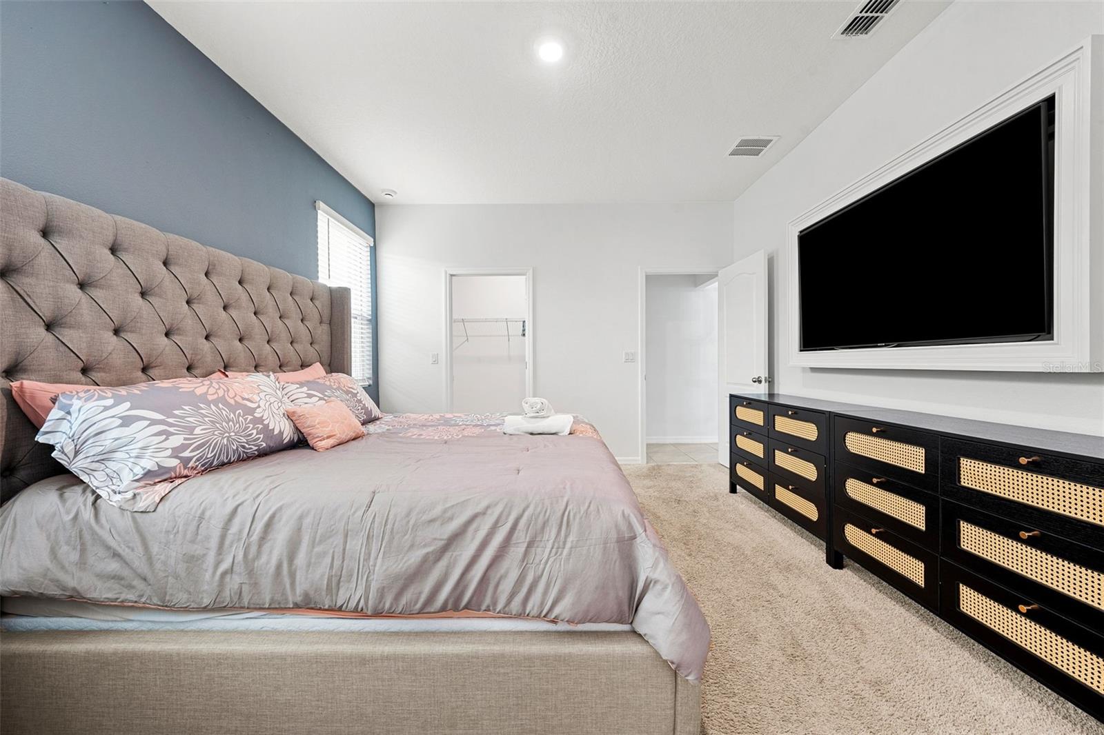 Image 32 of 76 For 7552 Oakmoss Loop