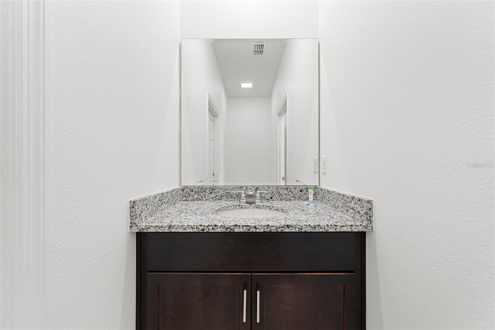 Image 37 of 76 For 7552 Oakmoss Loop