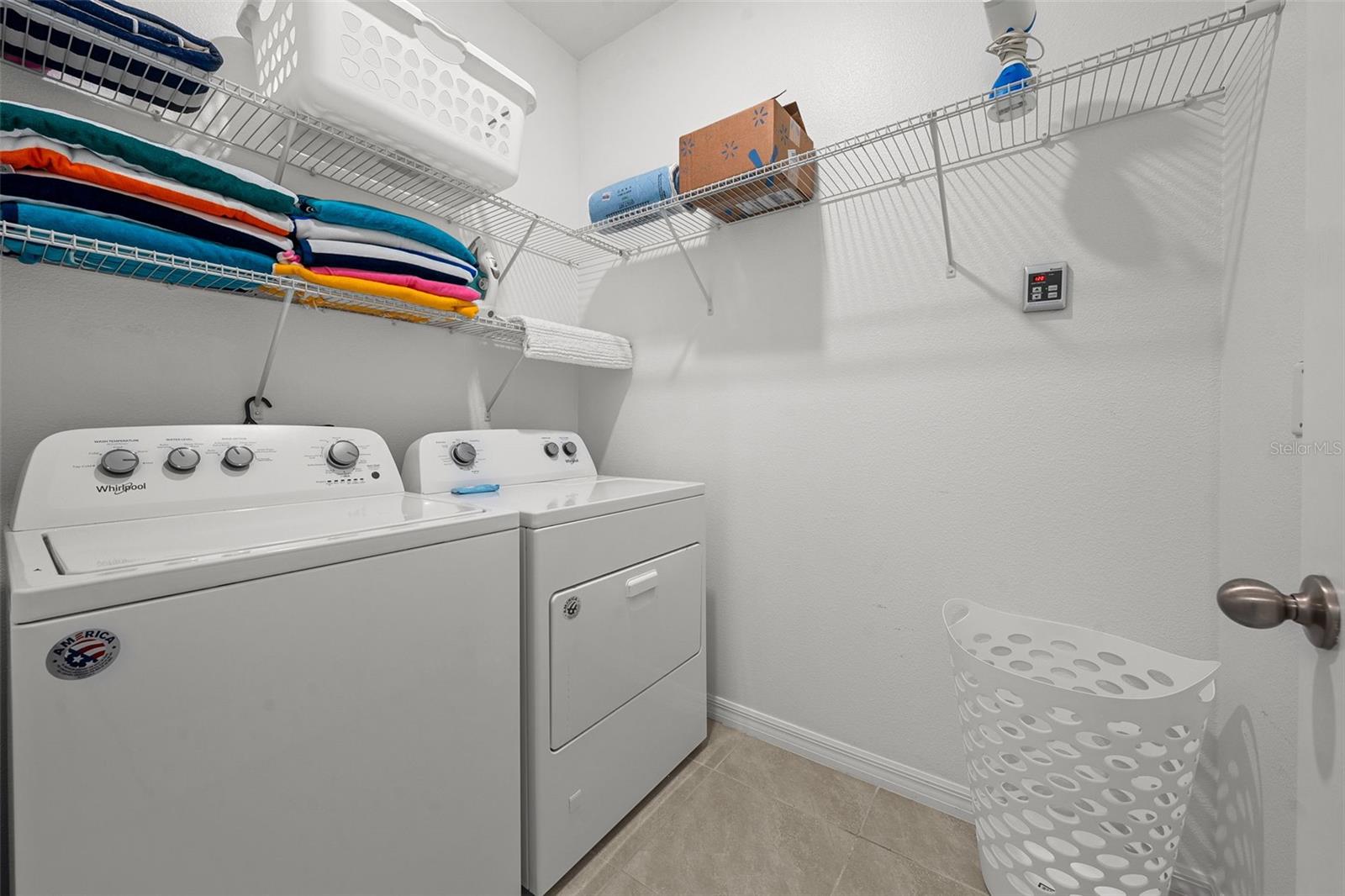 Image 38 of 76 For 7552 Oakmoss Loop