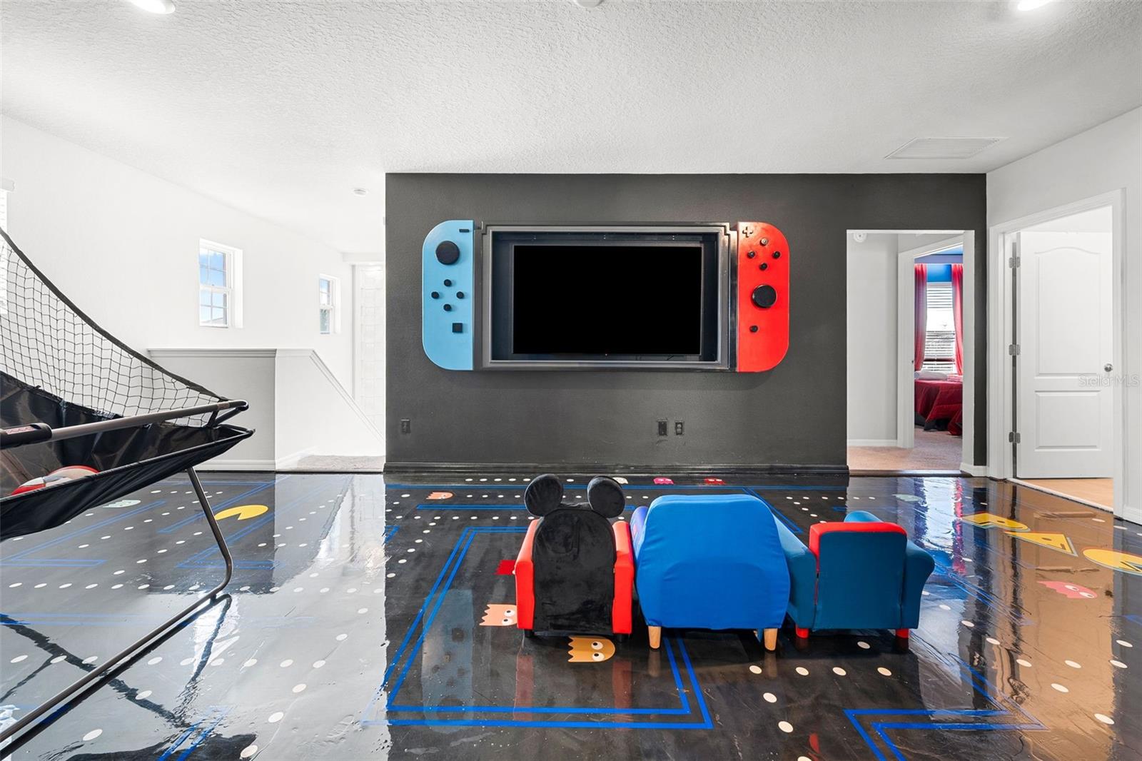 Image 41 of 76 For 7552 Oakmoss Loop