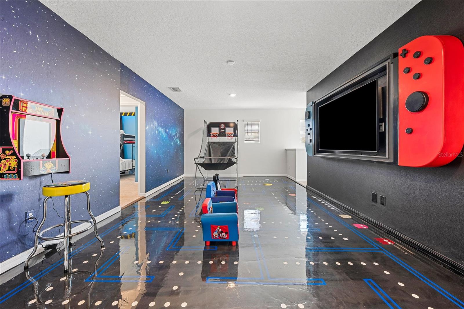 Image 43 of 76 For 7552 Oakmoss Loop