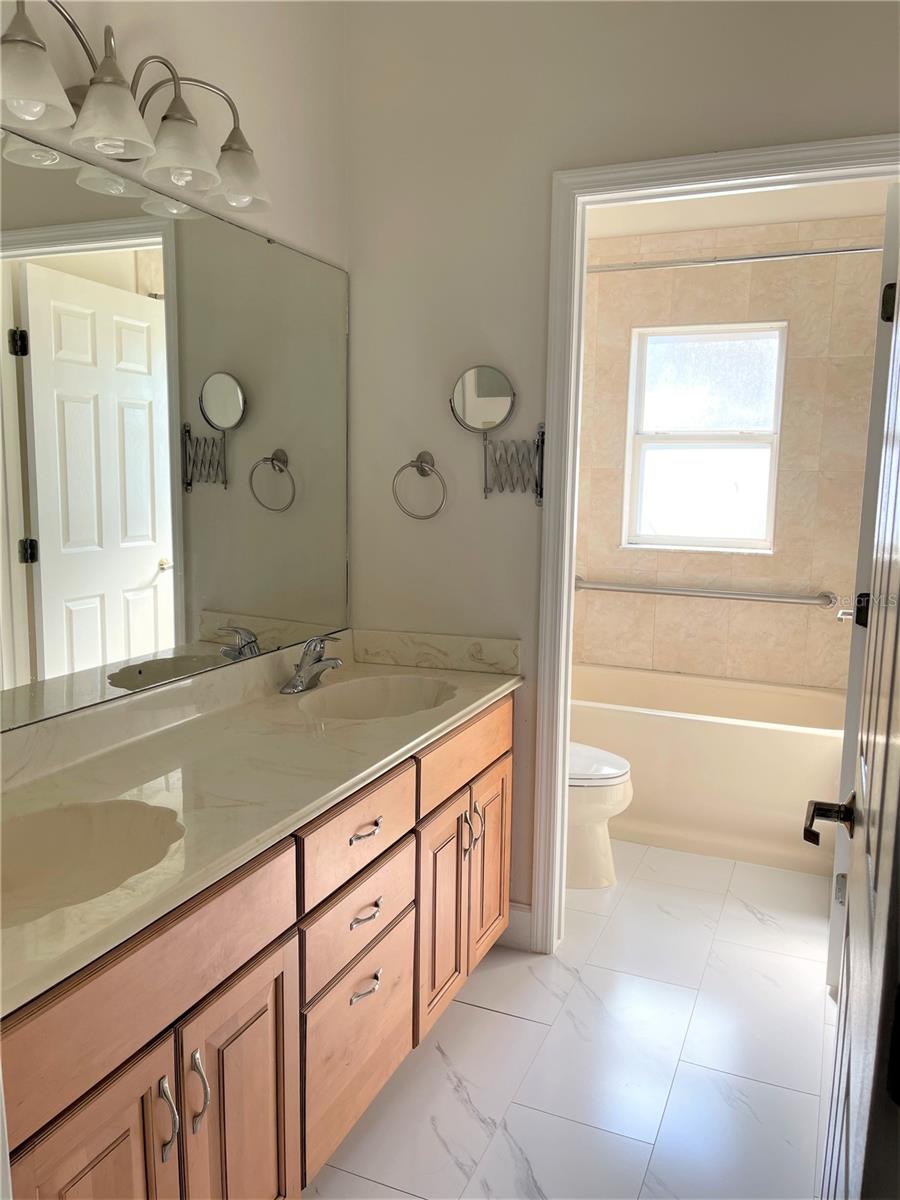 Image 18 of 23 For 3913 Kiawa Drive