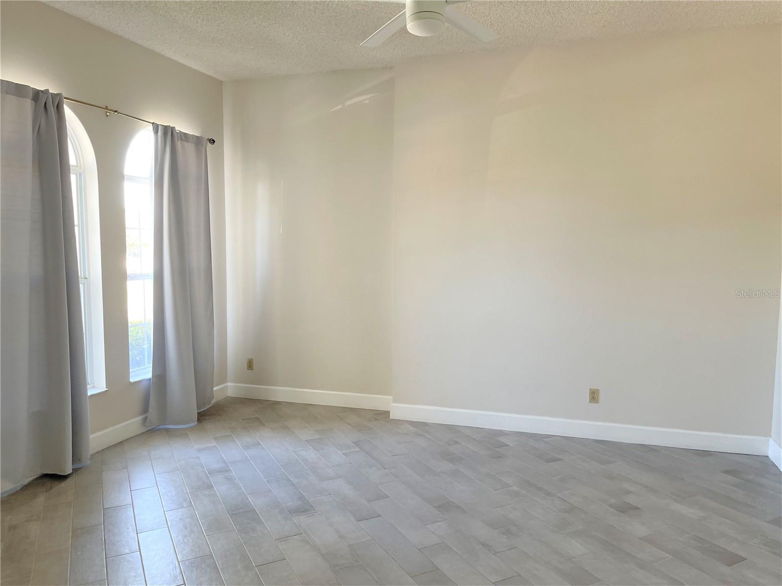 Image 5 of 23 For 3913 Kiawa Drive