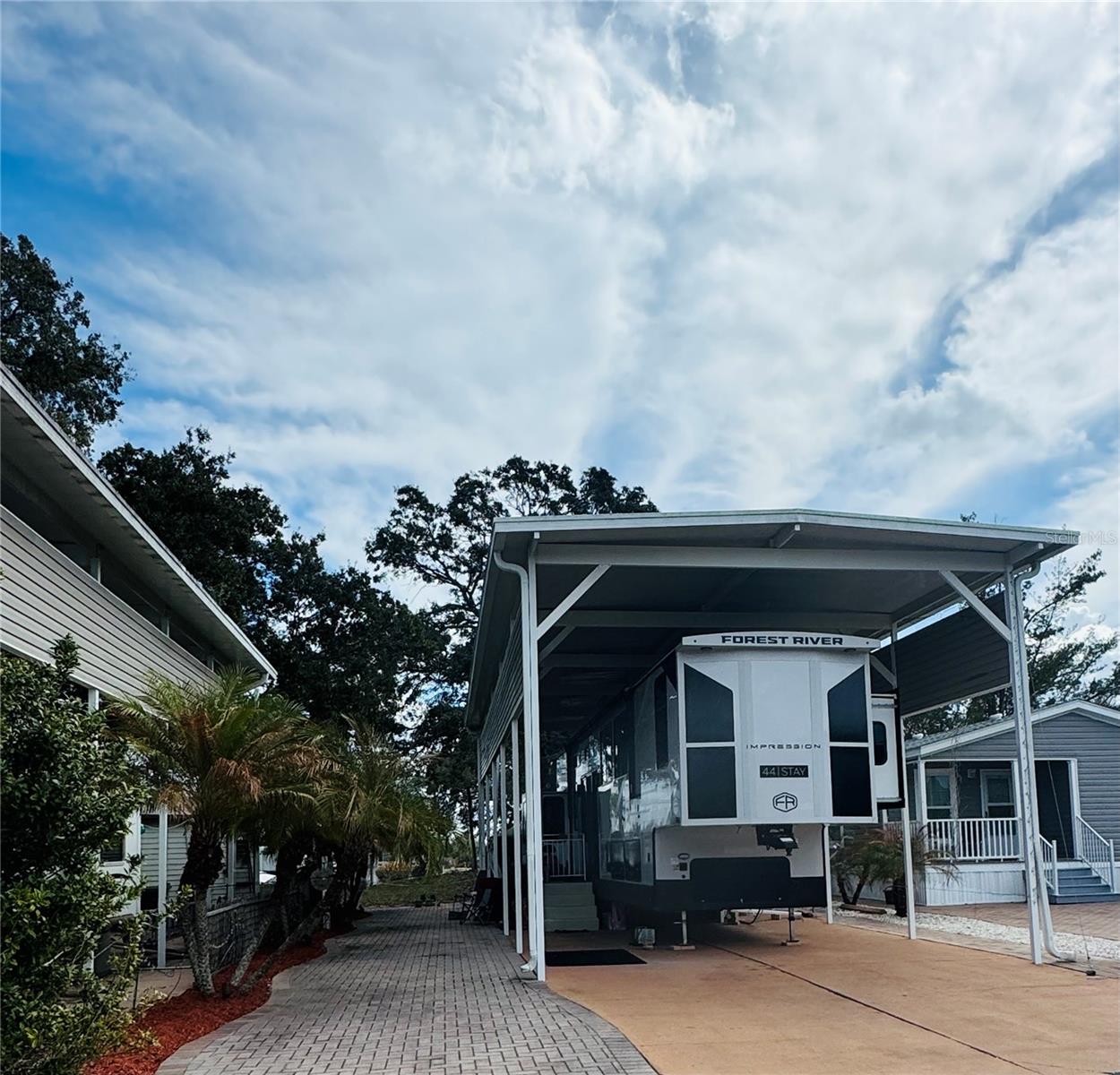 Image 4 of 31 For 402 Golfview Drive