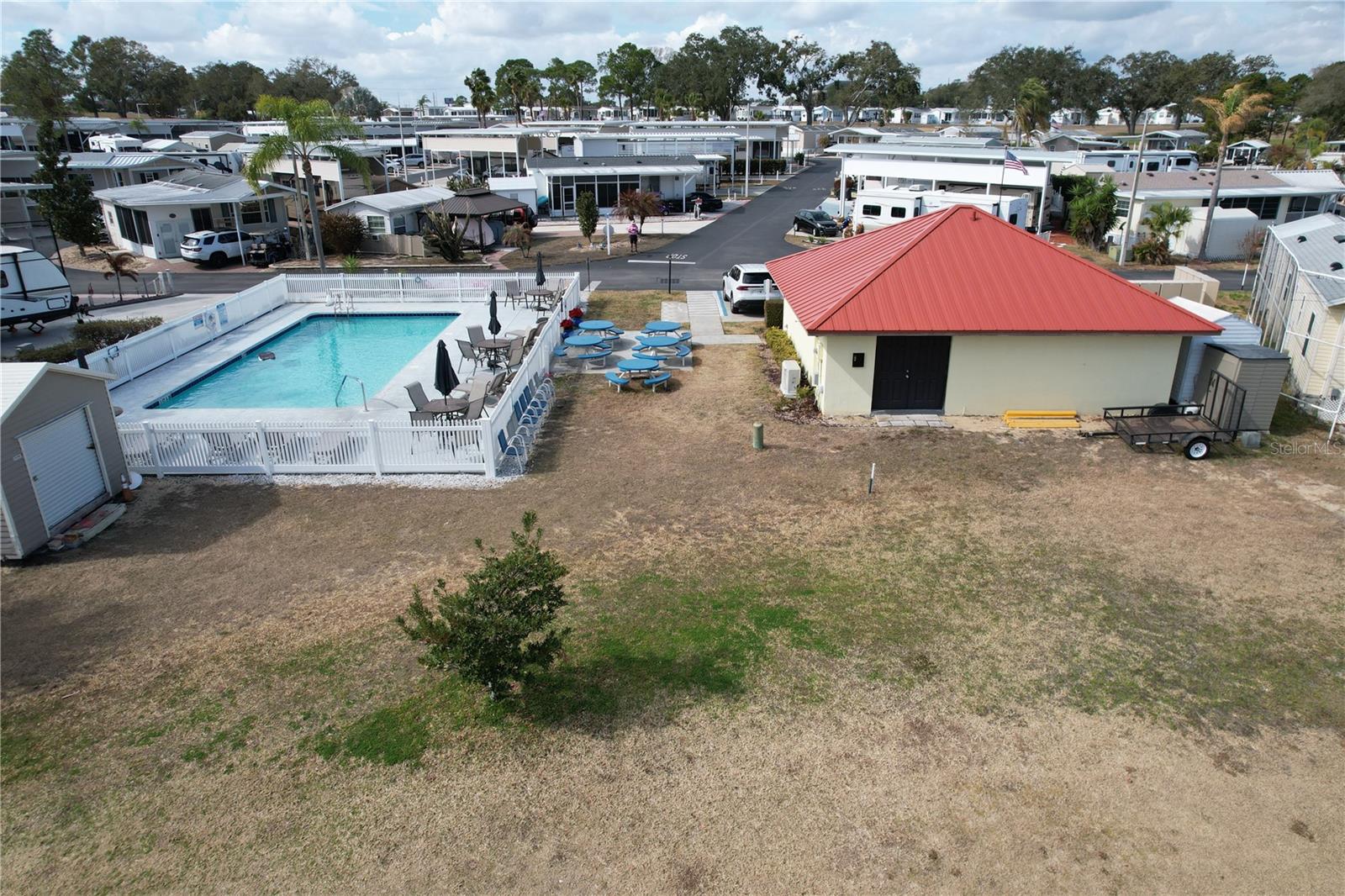 Image 5 of 31 For 402 Golfview Drive