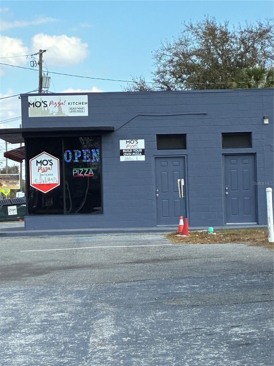 Listing photo id 11 for 1305 Baker Street