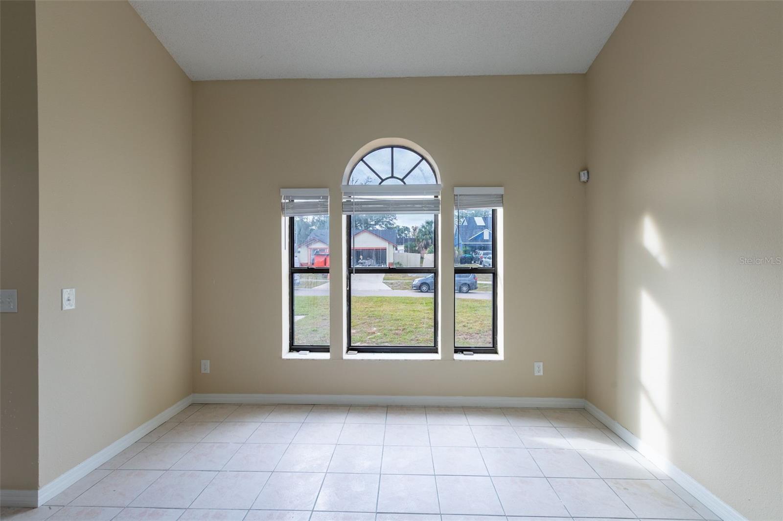 Image 9 of 44 For 5669 Breckenridge Circle