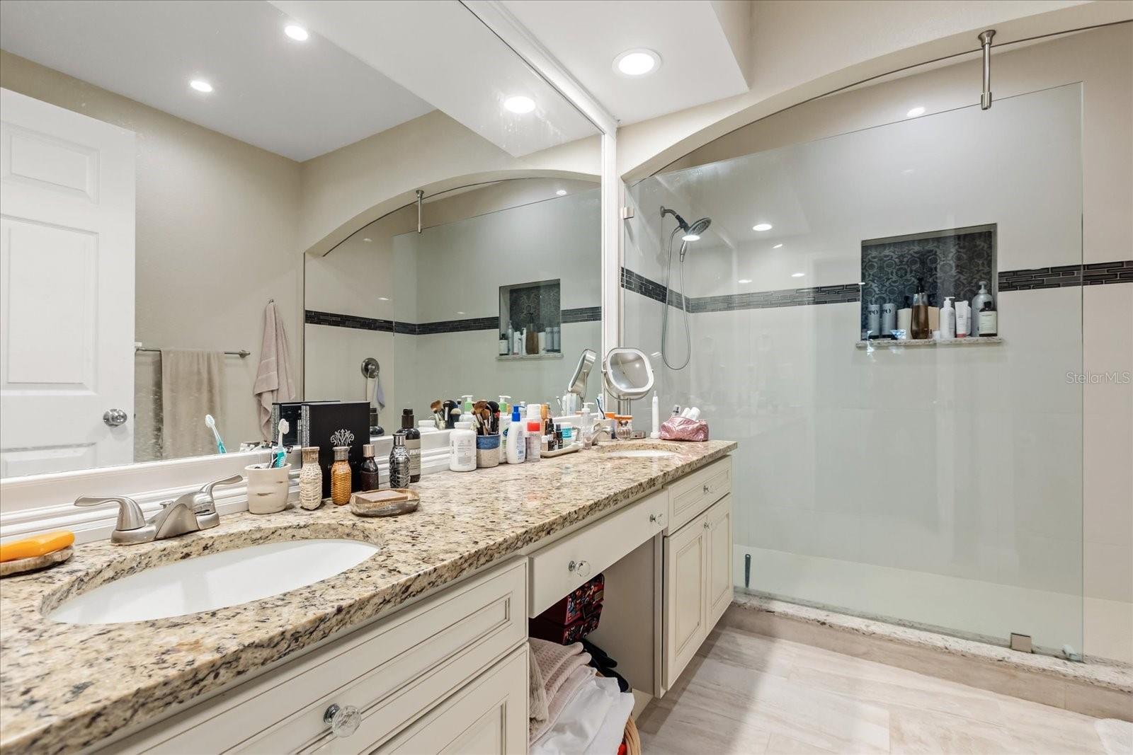 Image 16 of 33 For 157 Villa Di Este Terrace 205