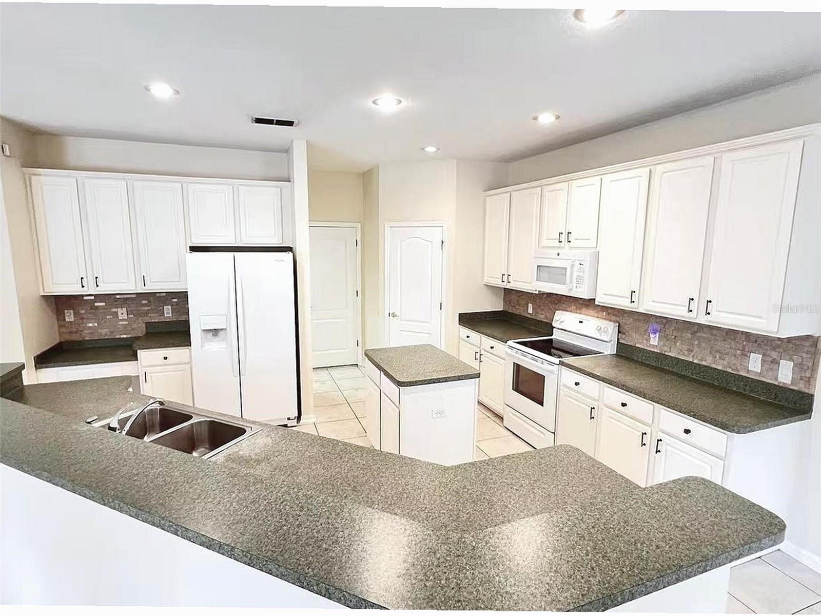 Image 7 of 26 For 7823 Fernleaf Drive