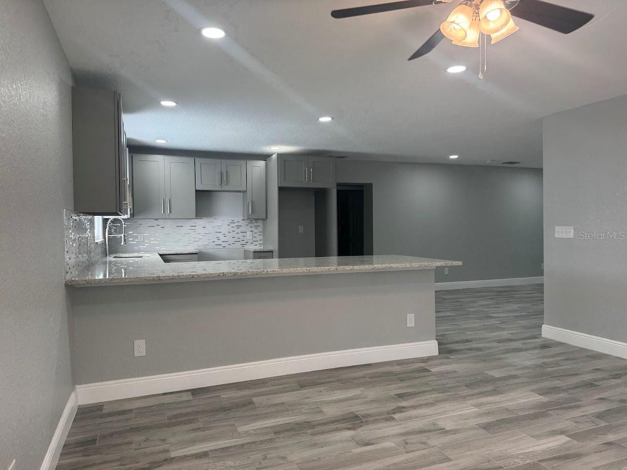 Image 3 of 23 For 1916 Verano Drive 1916c