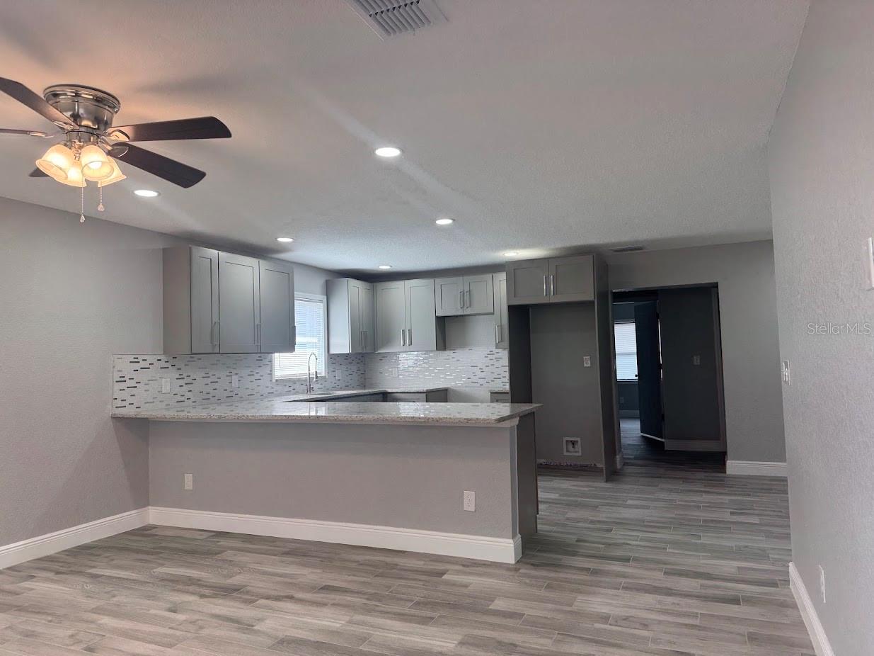 Image 6 of 23 For 1916 Verano Drive 1916c