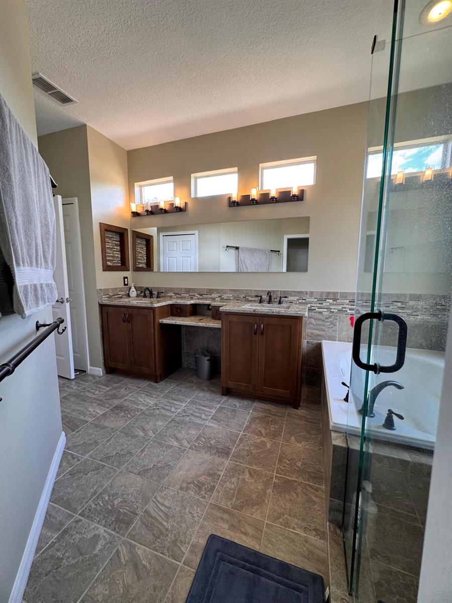 Image 7 of 24 For 445 Riseman Court