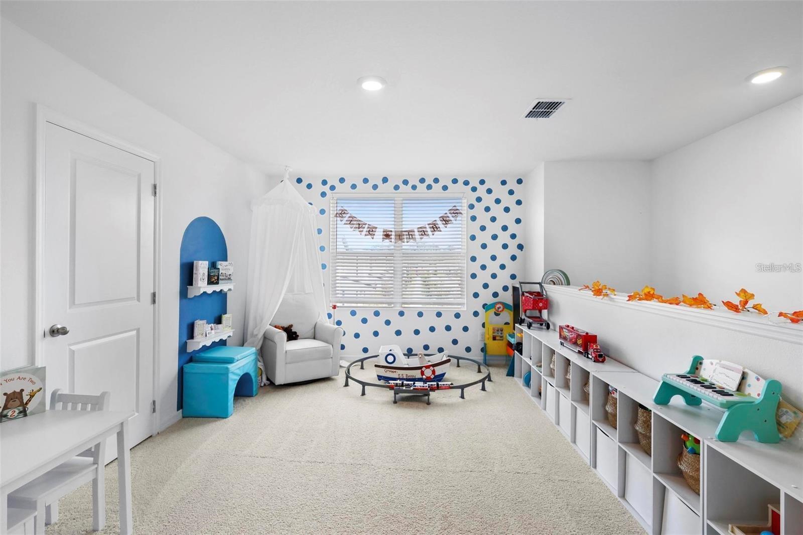 Image 15 of 28 For 17682 Northlake Grove Drive