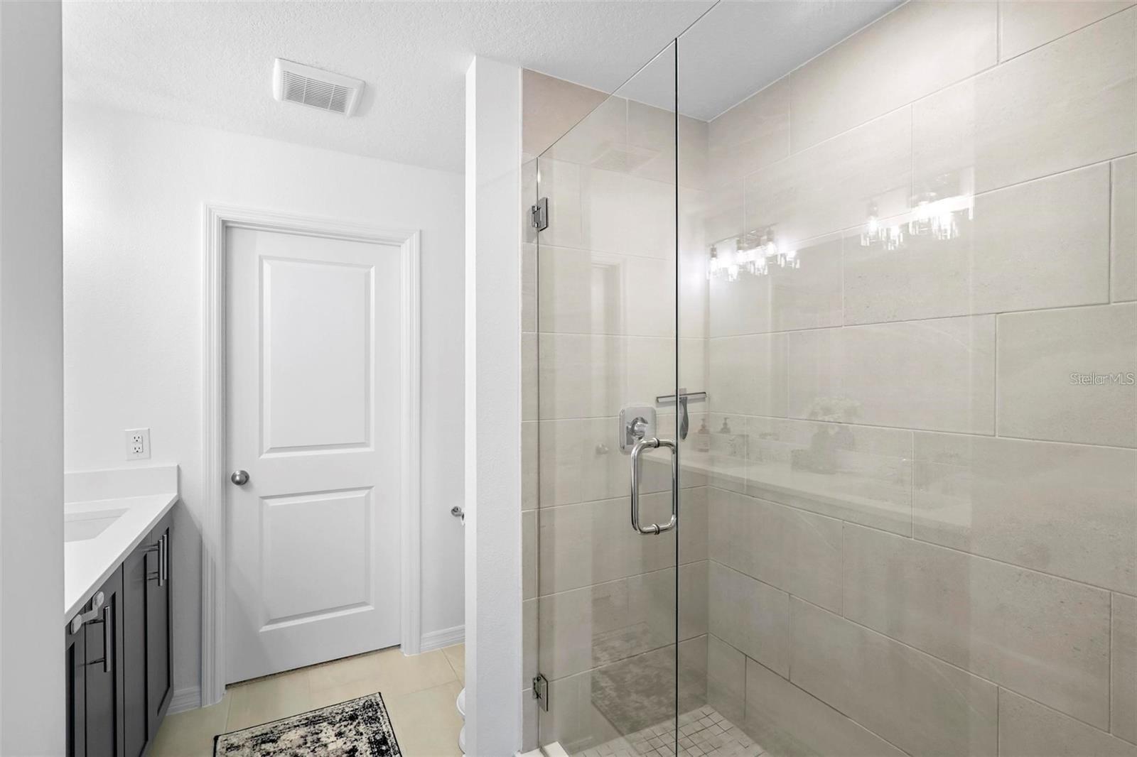 Image 22 of 28 For 17682 Northlake Grove Drive