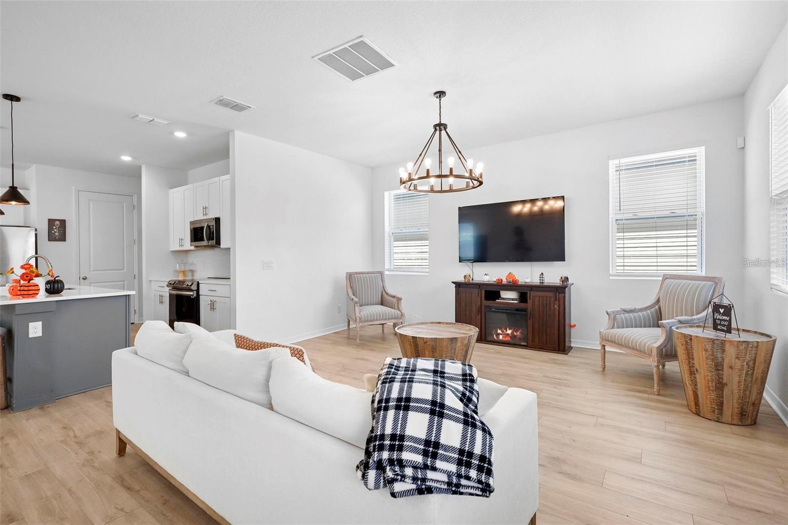 Image 4 of 28 For 17682 Northlake Grove Drive