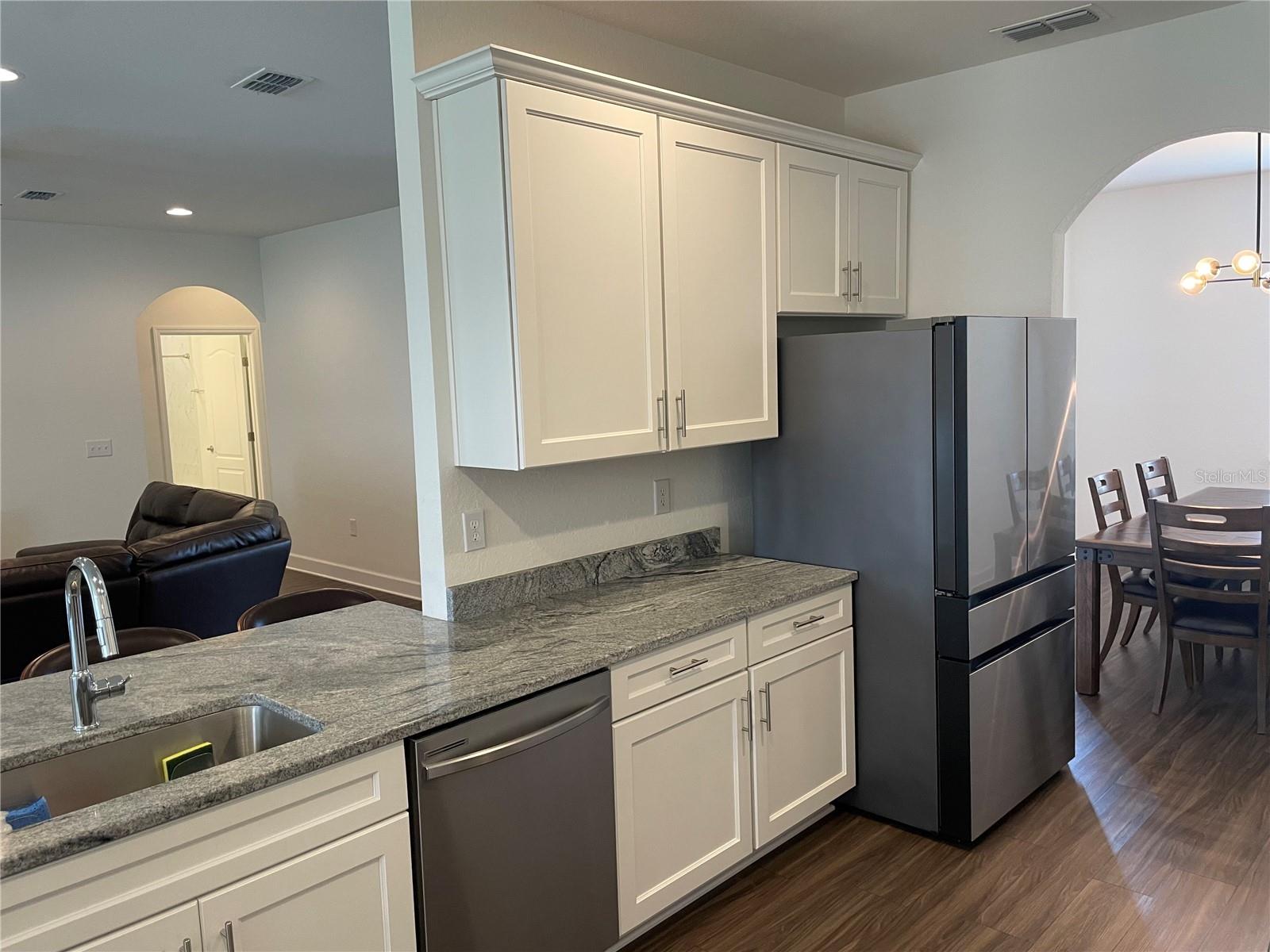 Image 23 of 64 For 33 Deer Road