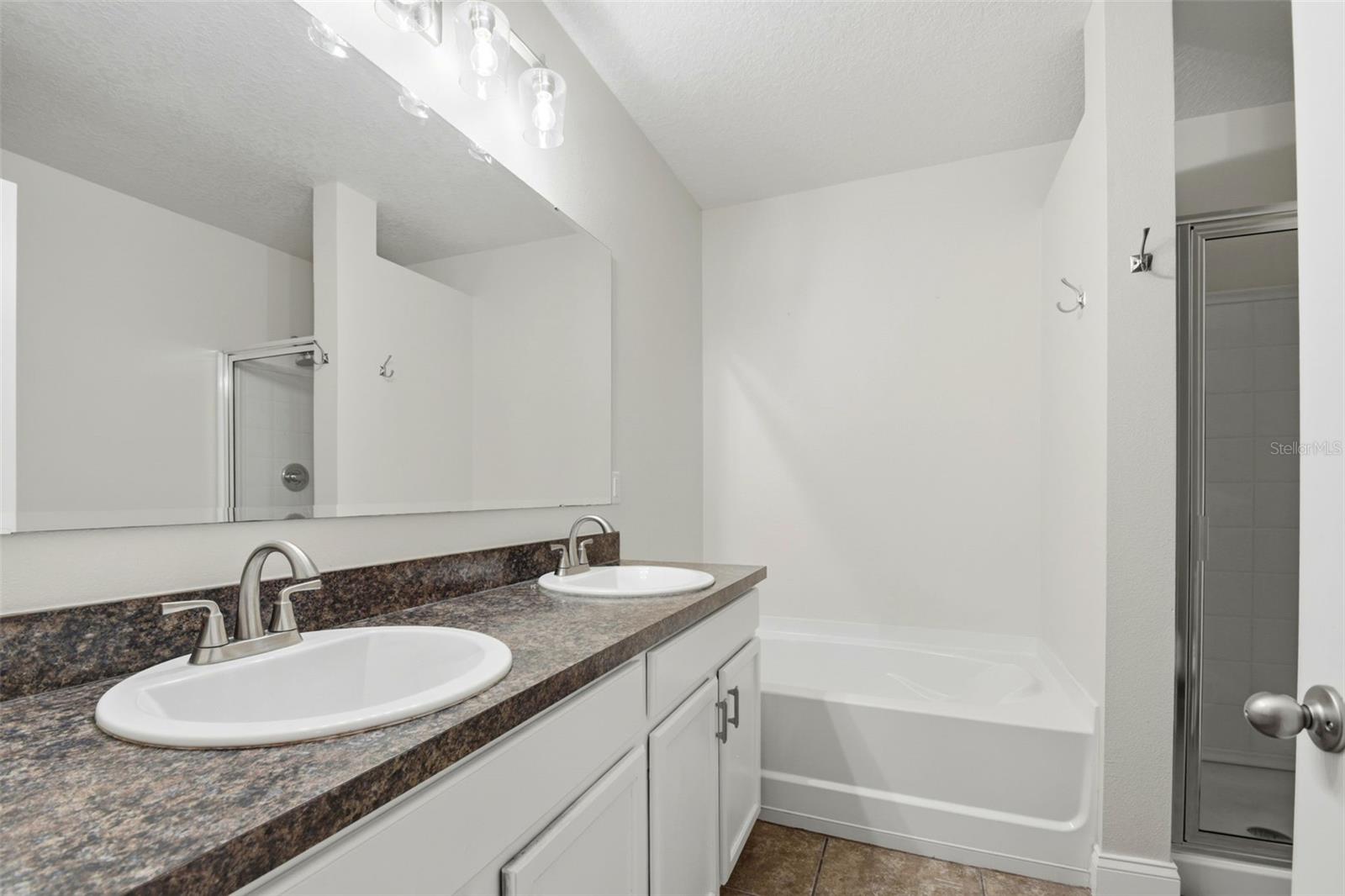 Image 17 of 40 For 2572 Vineyard Circle