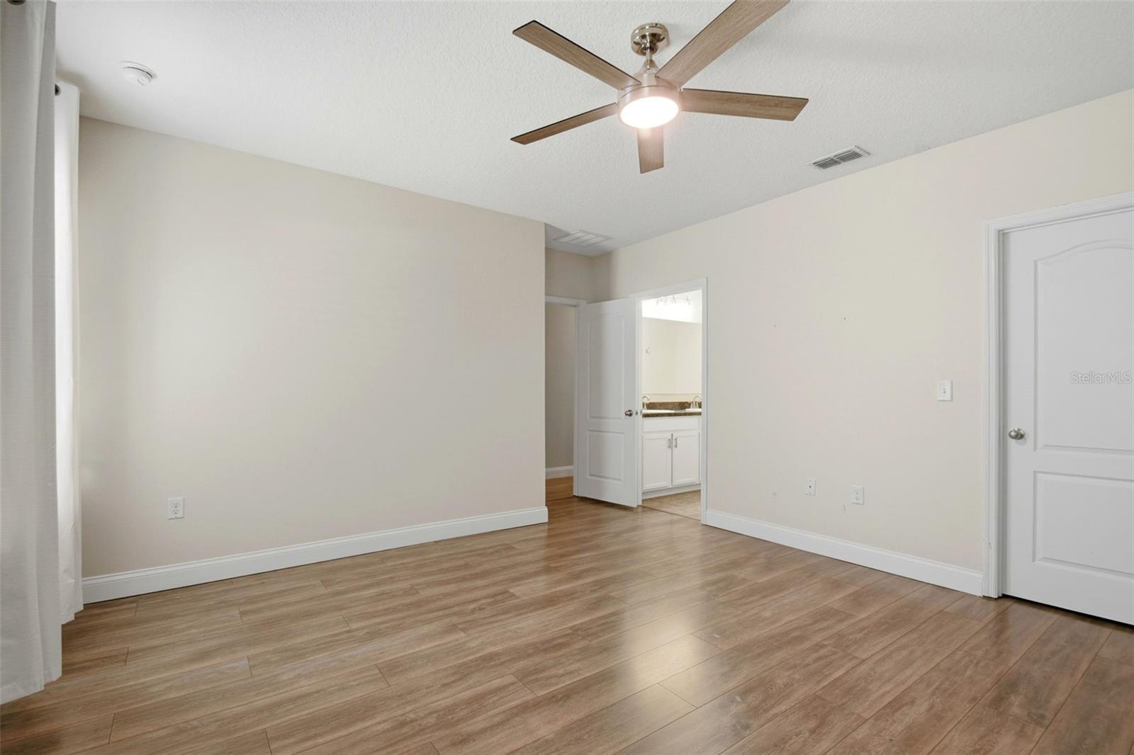 Image 18 of 40 For 2572 Vineyard Circle