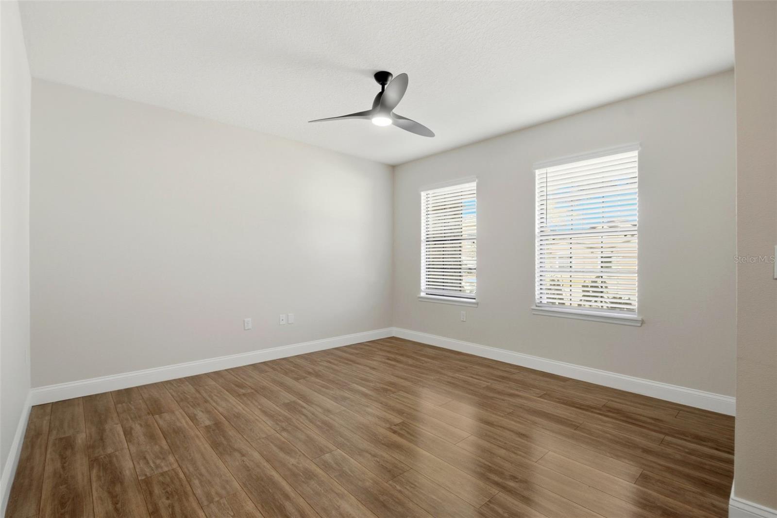 Image 5 of 40 For 2572 Vineyard Circle