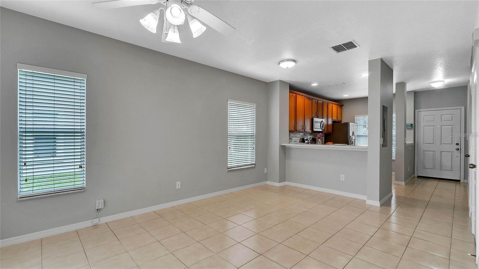 Image 5 of 18 For 10624 Savannah Wood Drive 89