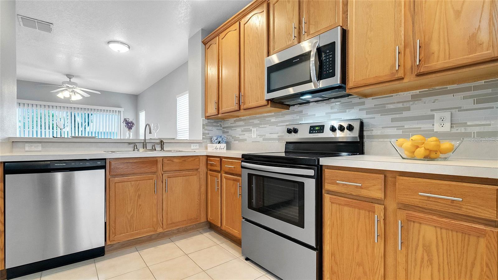 Image 7 of 18 For 10624 Savannah Wood Drive 89