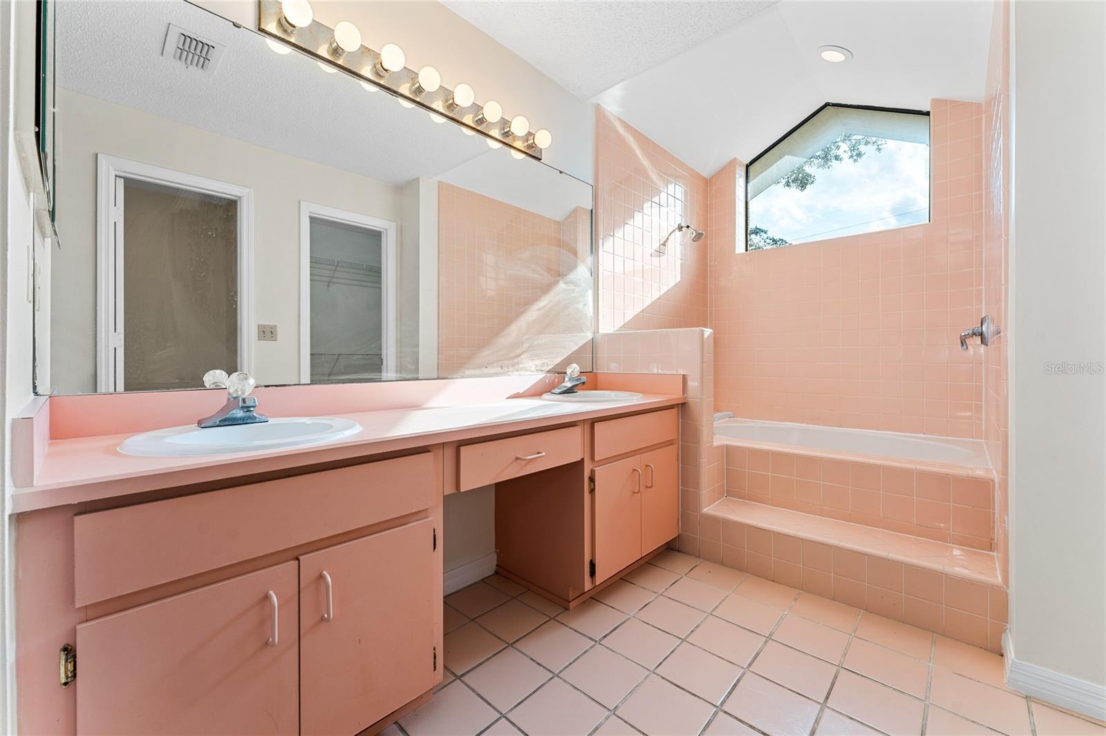 Image 21 of 36 For 1126 Trotwood Boulevard