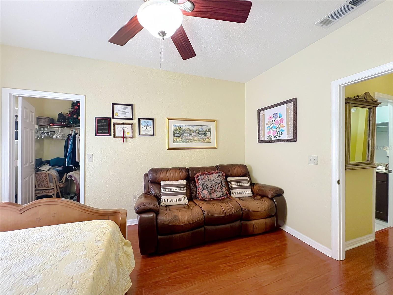 Image 42 of 62 For 157 Villa Di Este Terrace 213