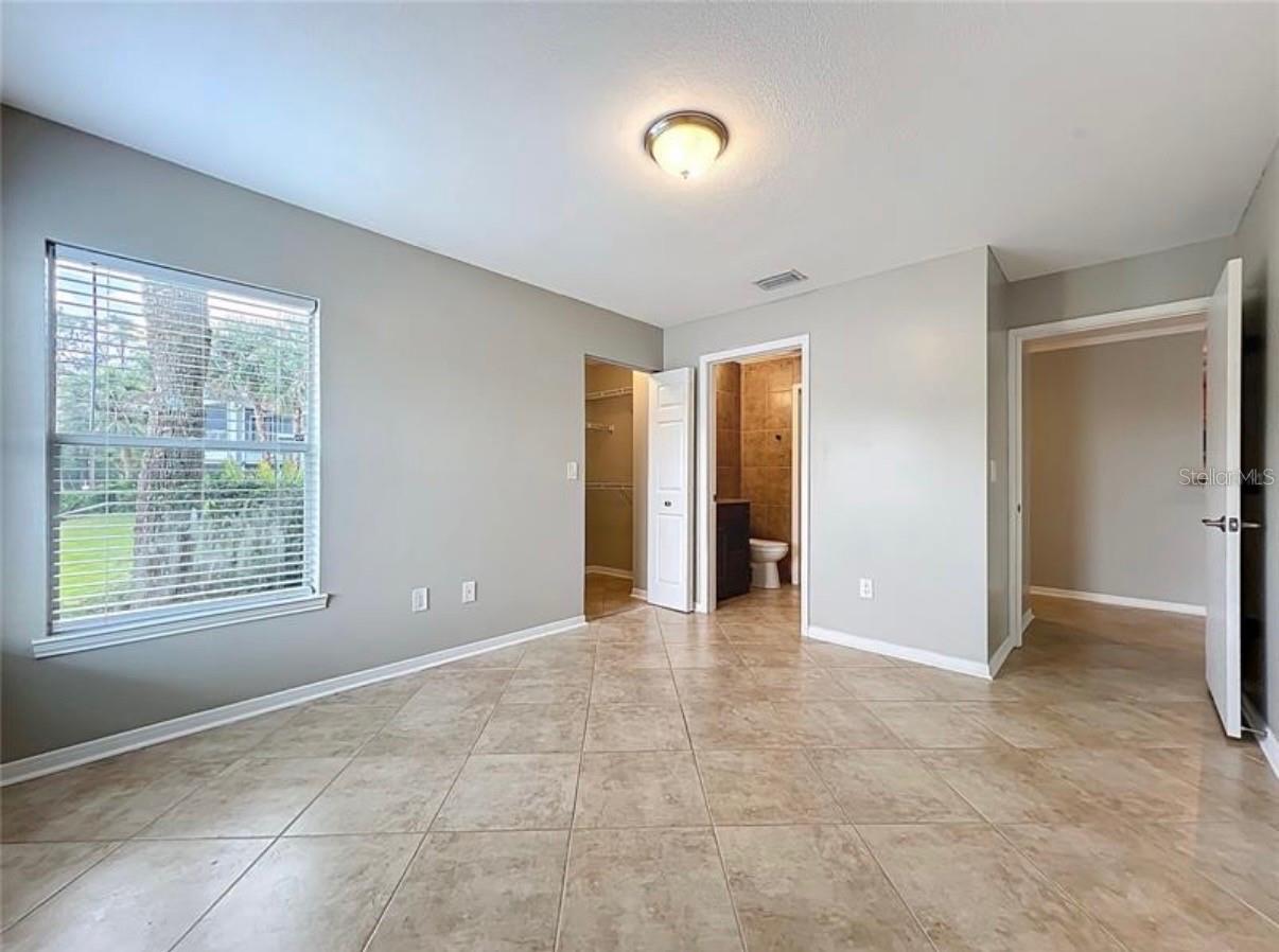 Image 14 of 33 For 2513 Grassy Point Drive 107