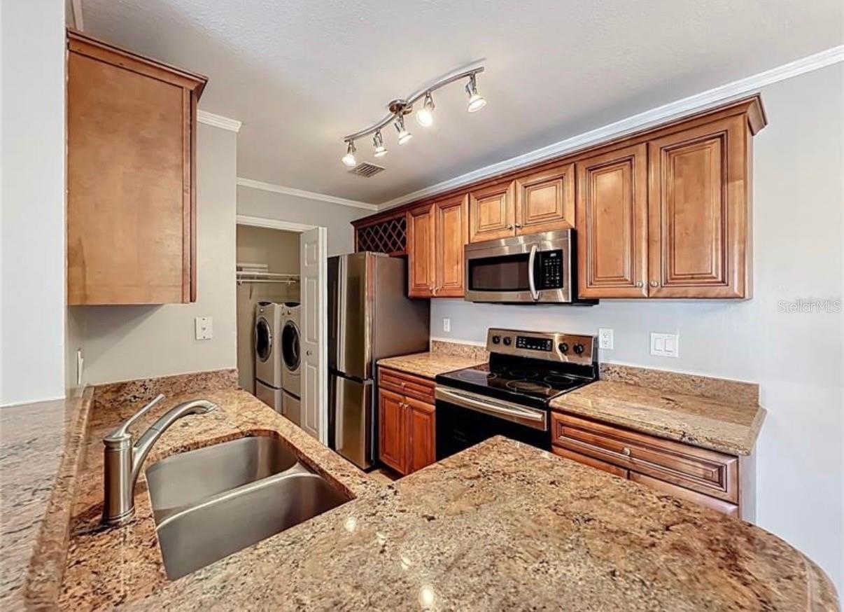 Image 7 of 33 For 2513 Grassy Point Drive 107