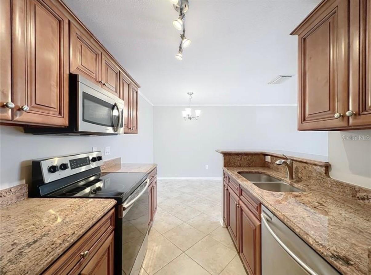 Image 9 of 33 For 2513 Grassy Point Drive 107