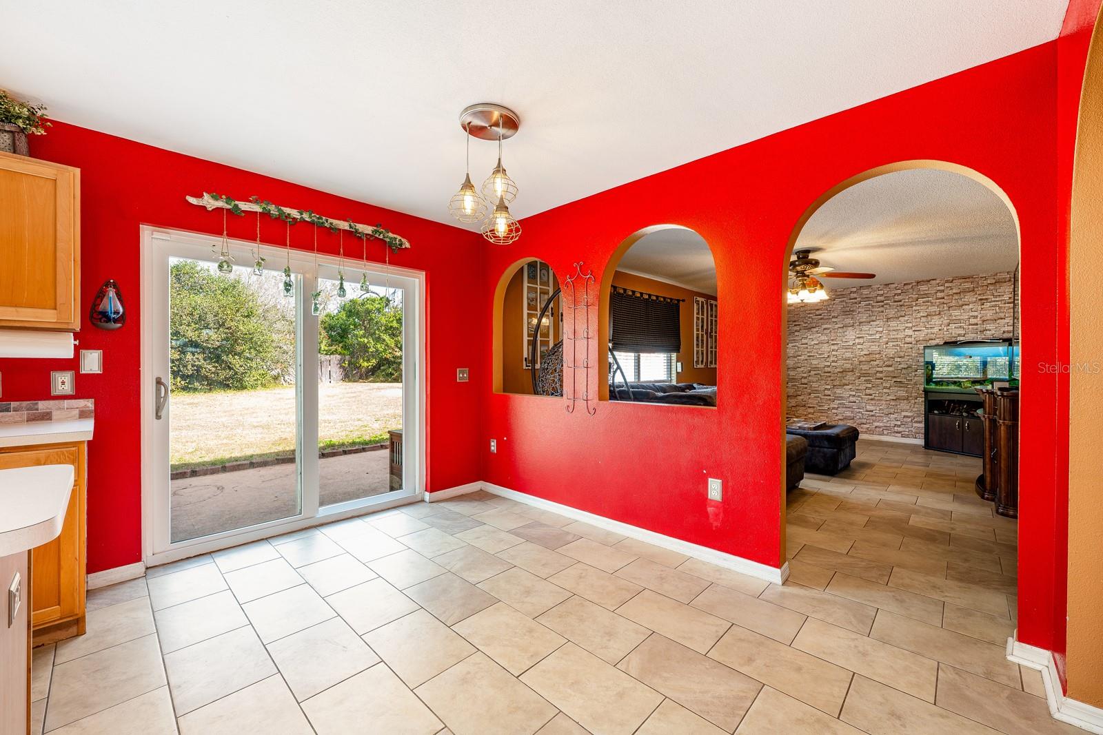 Image 14 of 36 For 819 Sunset Cove Drive