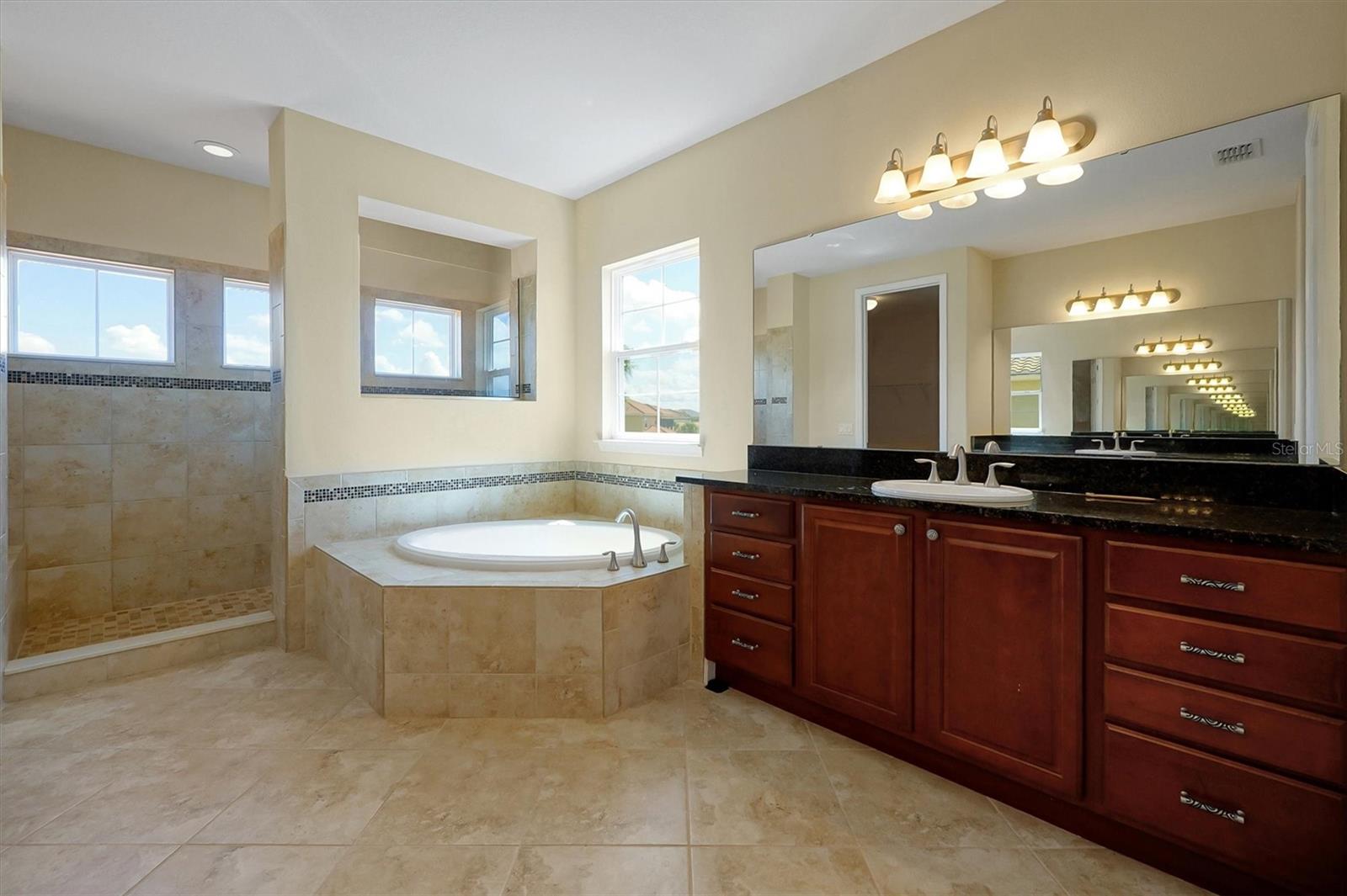 Image 33 of 65 For 880 Spinnaker Way