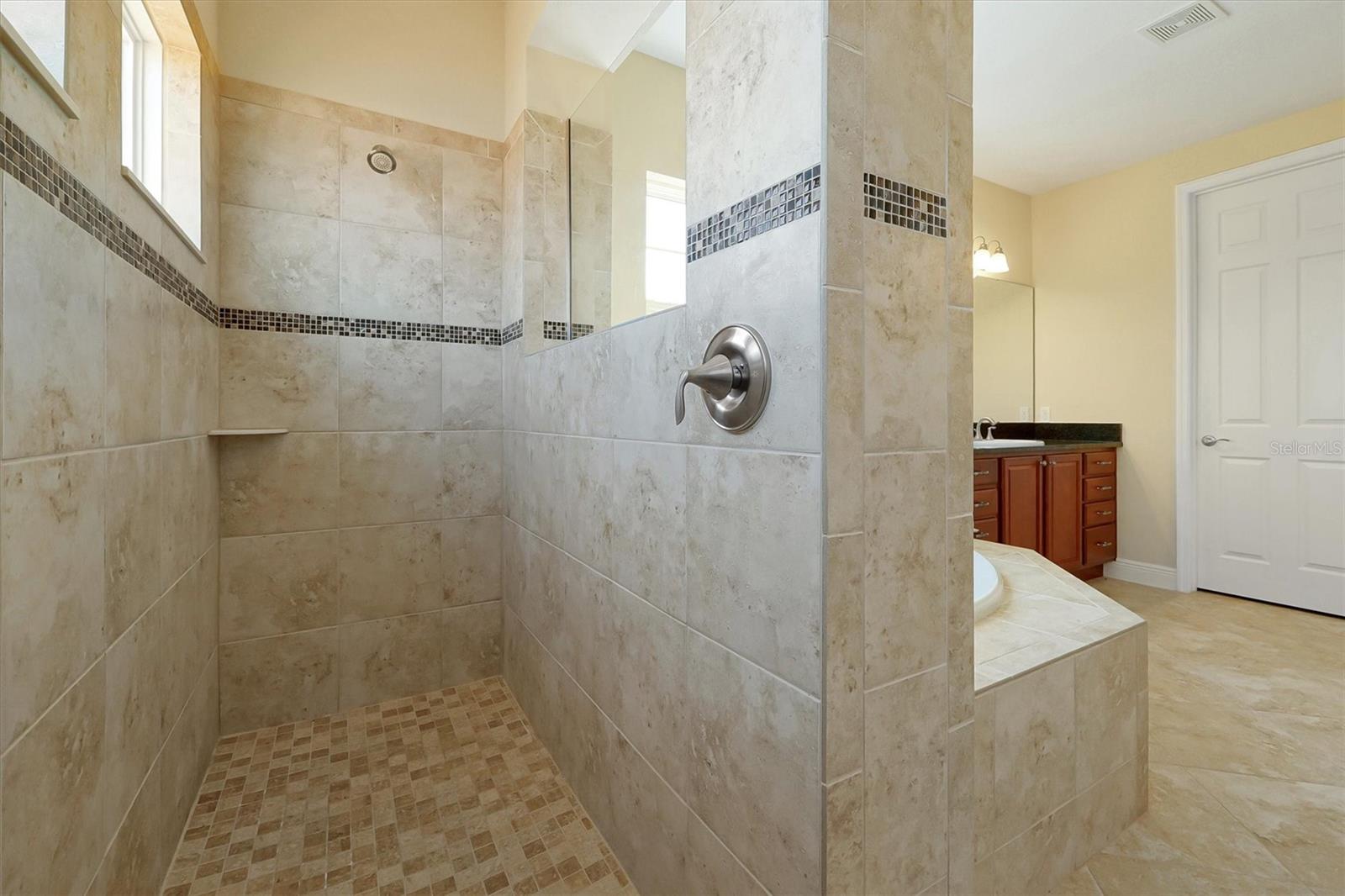 Image 34 of 65 For 880 Spinnaker Way